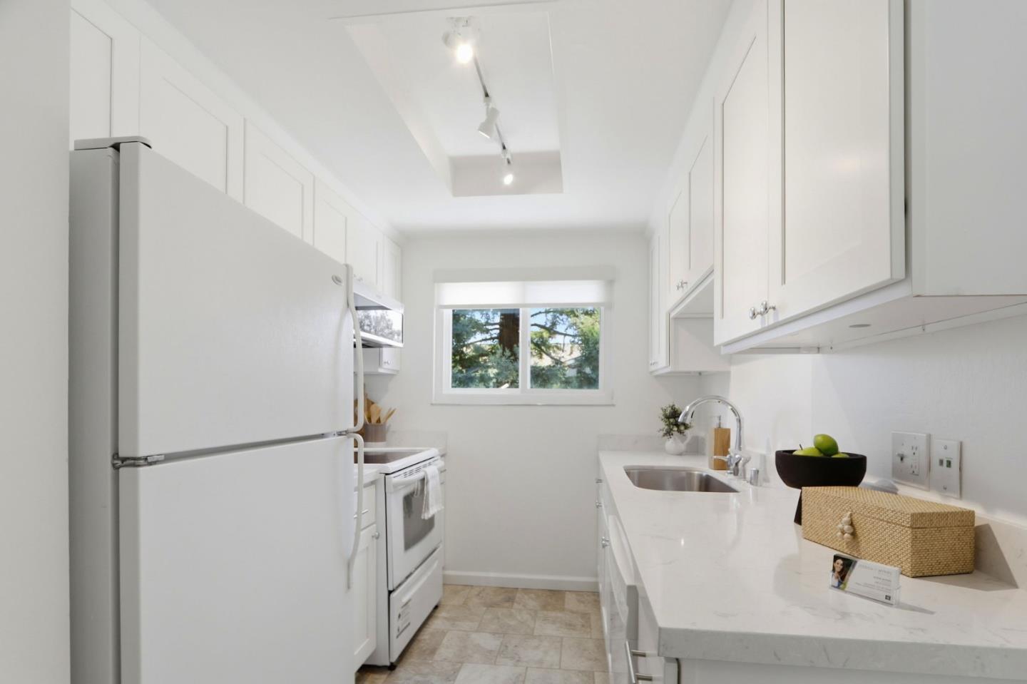 Detail Gallery Image 6 of 32 For 1085 Reed #D,  Sunnyvale,  CA 94086 - 2 Beds | 1 Baths