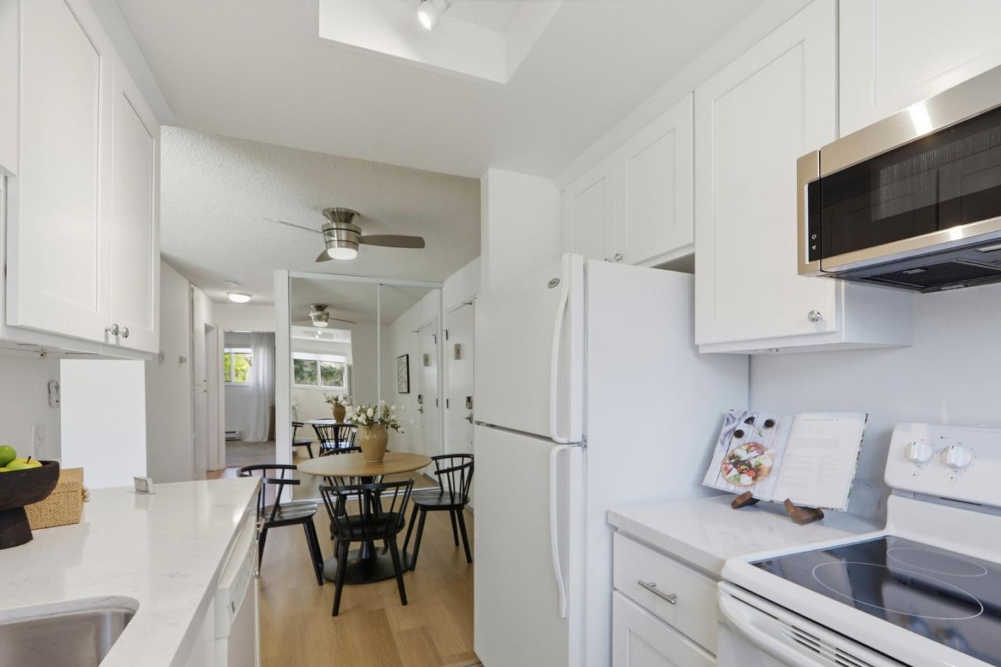 Detail Gallery Image 7 of 32 For 1085 Reed #D,  Sunnyvale,  CA 94086 - 2 Beds | 1 Baths