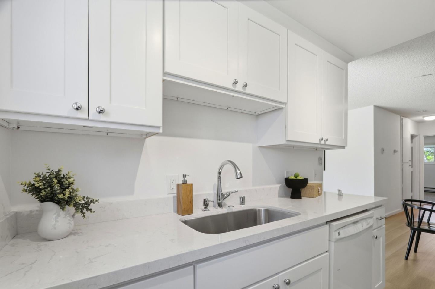 Detail Gallery Image 8 of 32 For 1085 Reed #D,  Sunnyvale,  CA 94086 - 2 Beds | 1 Baths