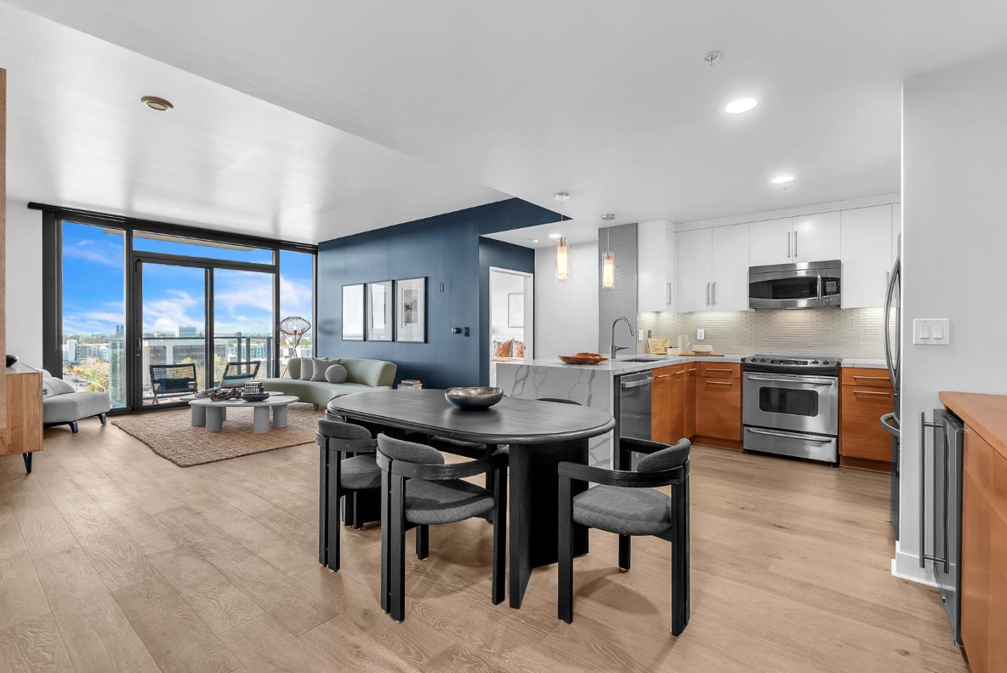 Detail Gallery Image 3 of 37 For 38 N Almaden Blvd #1115,  San Jose,  CA 95110 - 2 Beds | 2 Baths