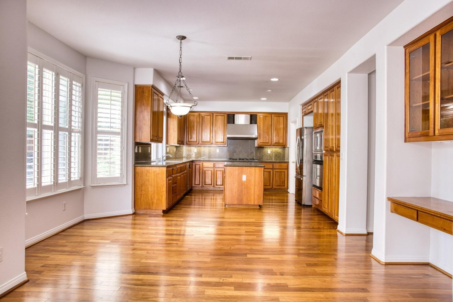 Detail Gallery Image 10 of 37 For 1030 Eastlake Cir, Tracy,  CA 95304 - 5 Beds | 3 Baths