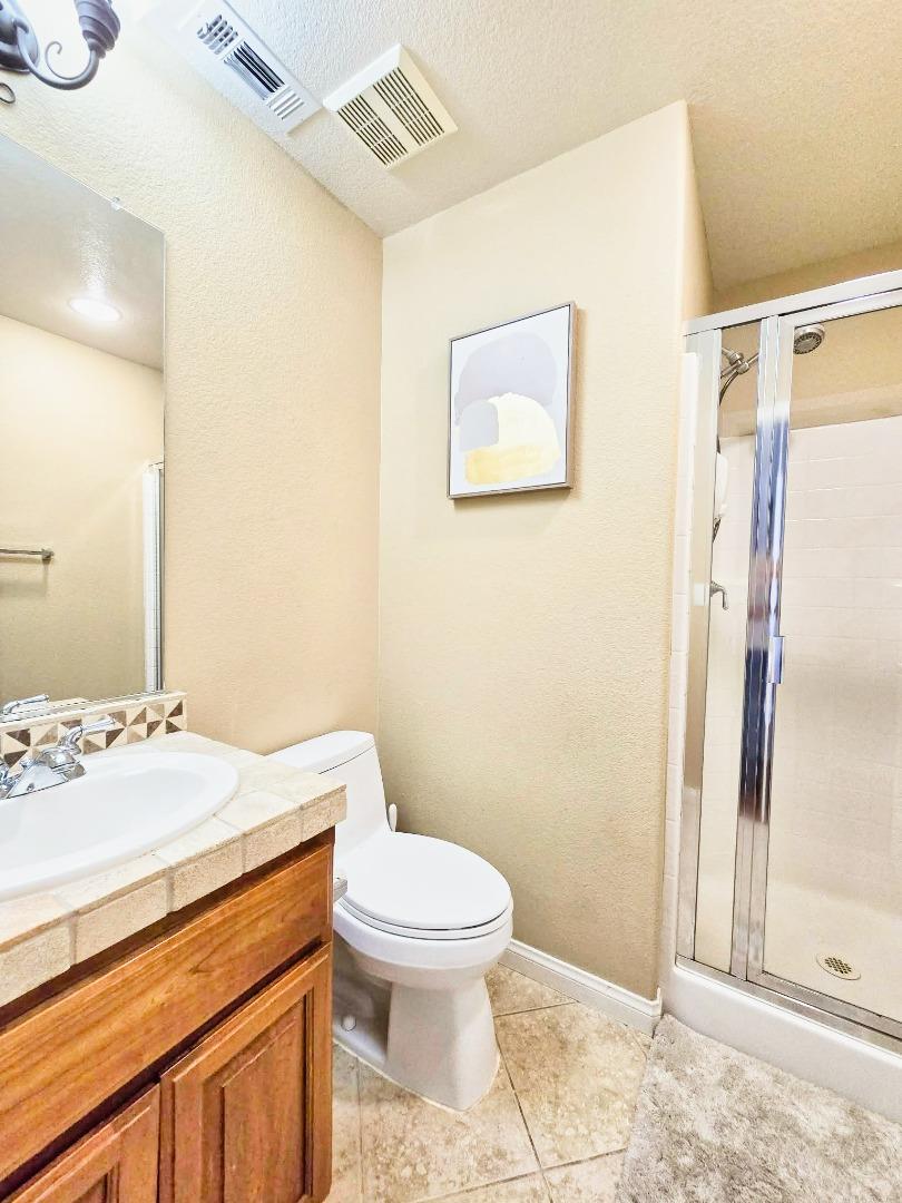 Detail Gallery Image 16 of 37 For 1030 Eastlake Cir, Tracy,  CA 95304 - 5 Beds | 3 Baths