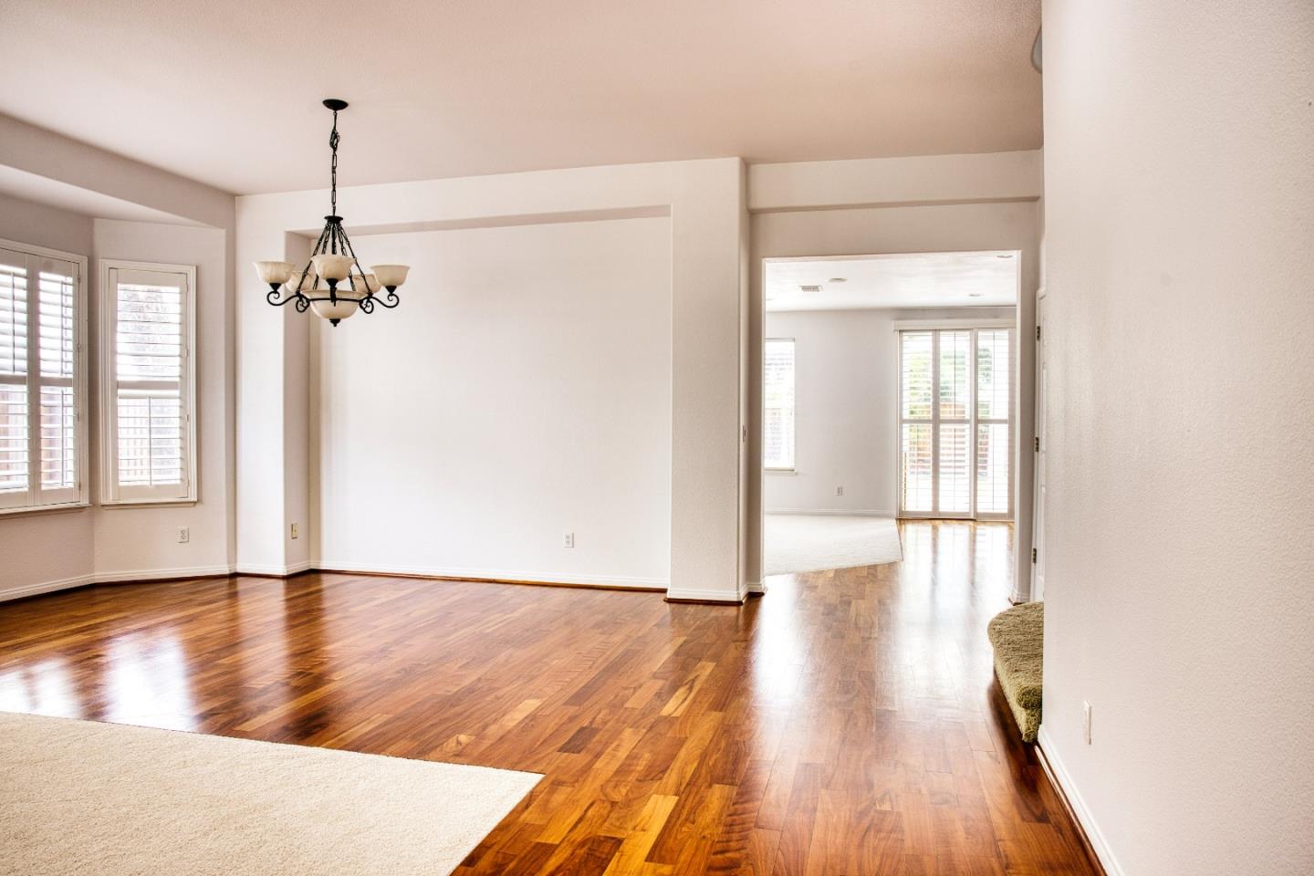 Detail Gallery Image 2 of 37 For 1030 Eastlake Cir, Tracy,  CA 95304 - 5 Beds | 3 Baths