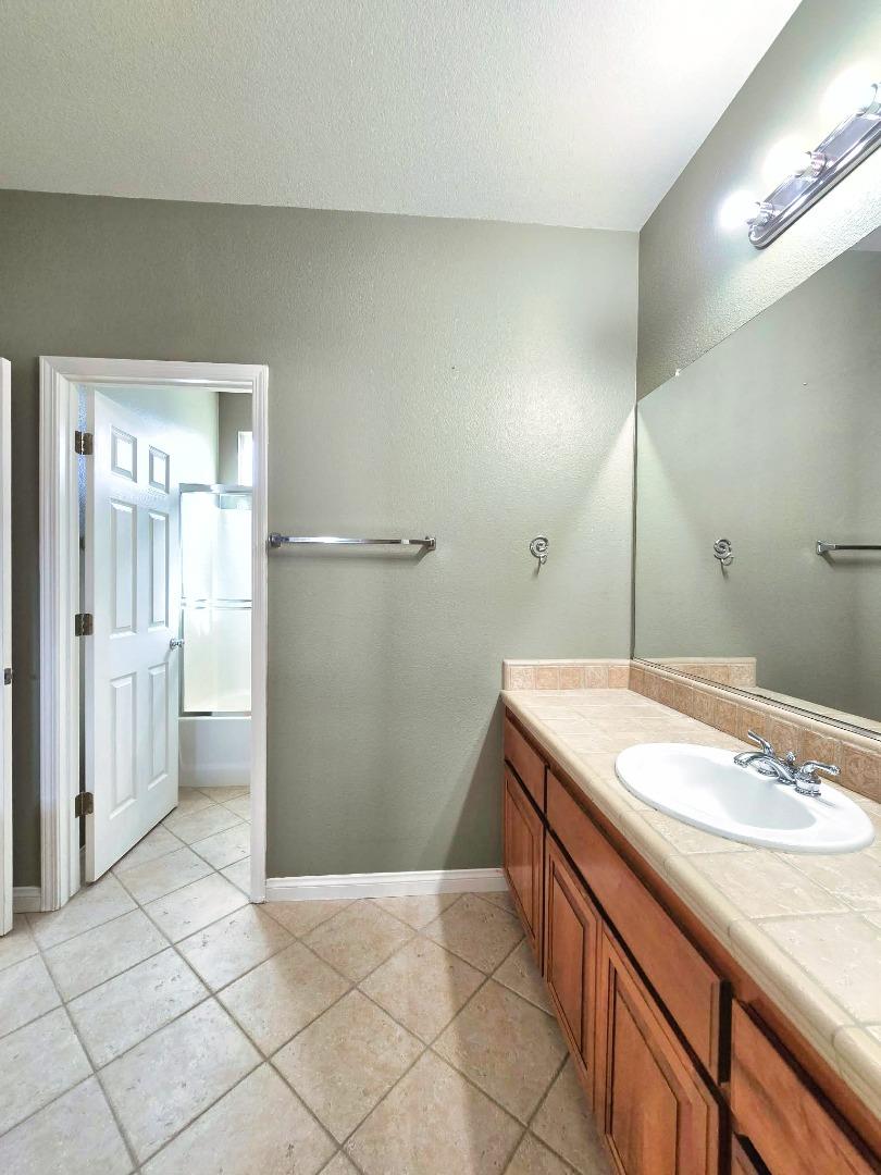 Detail Gallery Image 29 of 37 For 1030 Eastlake Cir, Tracy,  CA 95304 - 5 Beds | 3 Baths