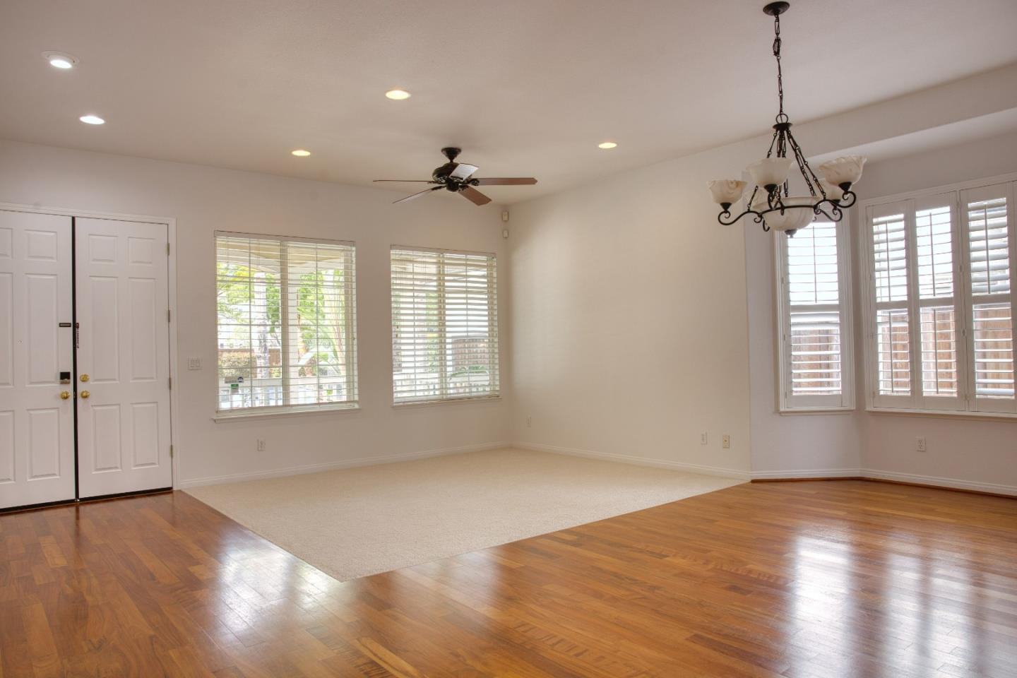 Detail Gallery Image 5 of 37 For 1030 Eastlake Cir, Tracy,  CA 95304 - 5 Beds | 3 Baths