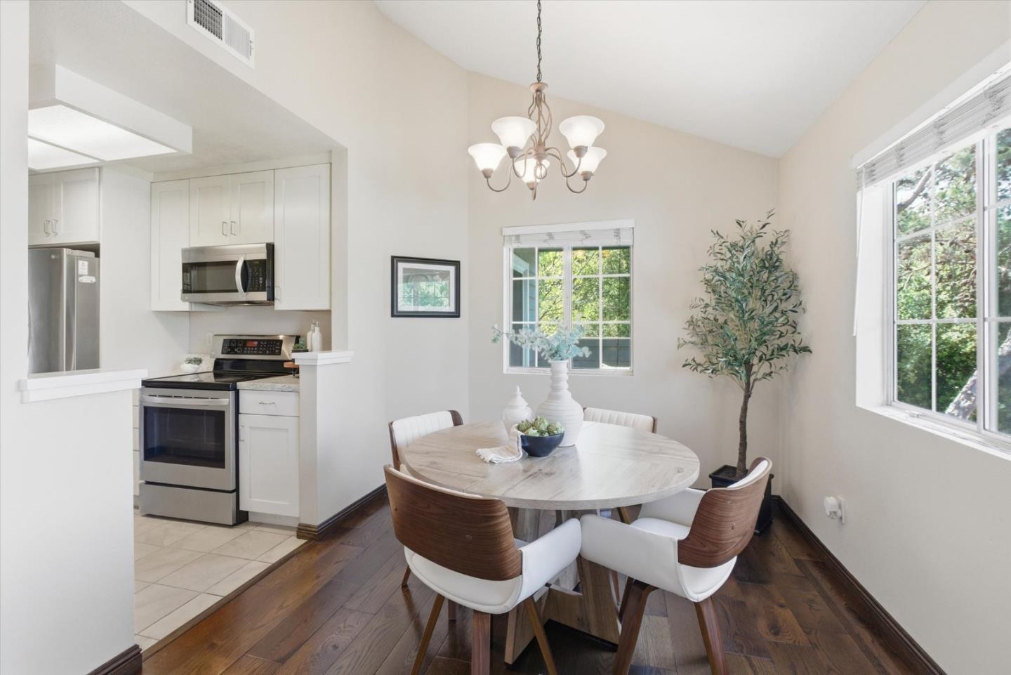 Detail Gallery Image 10 of 33 For 7595 Canyon Meadow Cir #H,  Pleasanton,  CA 94588 - 3 Beds | 2 Baths