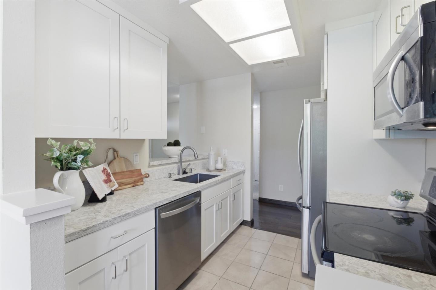 Detail Gallery Image 12 of 33 For 7595 Canyon Meadow Cir #H,  Pleasanton,  CA 94588 - 3 Beds | 2 Baths