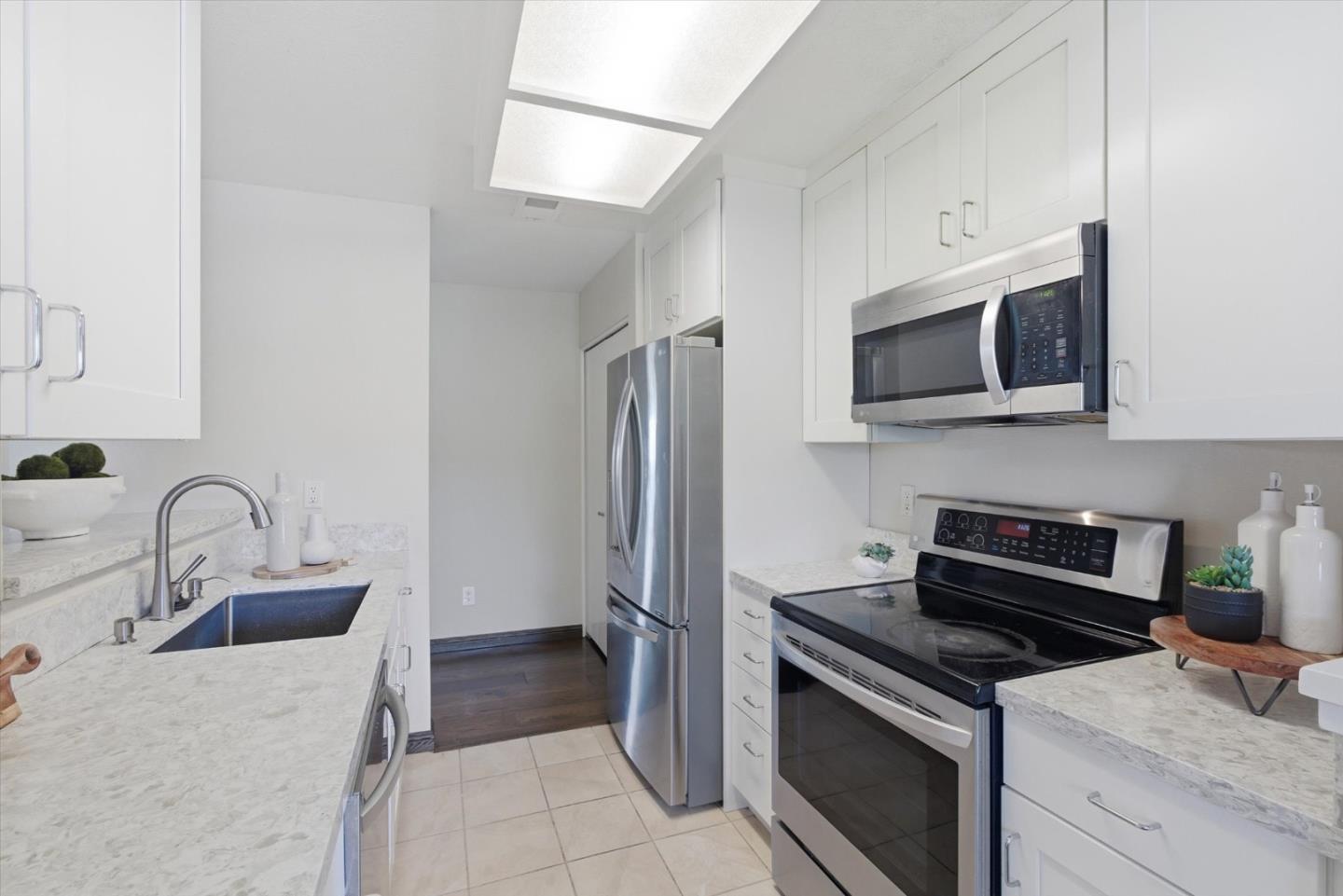 Detail Gallery Image 13 of 33 For 7595 Canyon Meadow Cir #H,  Pleasanton,  CA 94588 - 3 Beds | 2 Baths