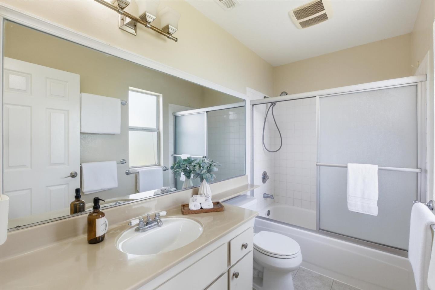 Detail Gallery Image 23 of 33 For 7595 Canyon Meadow Cir #H,  Pleasanton,  CA 94588 - 3 Beds | 2 Baths