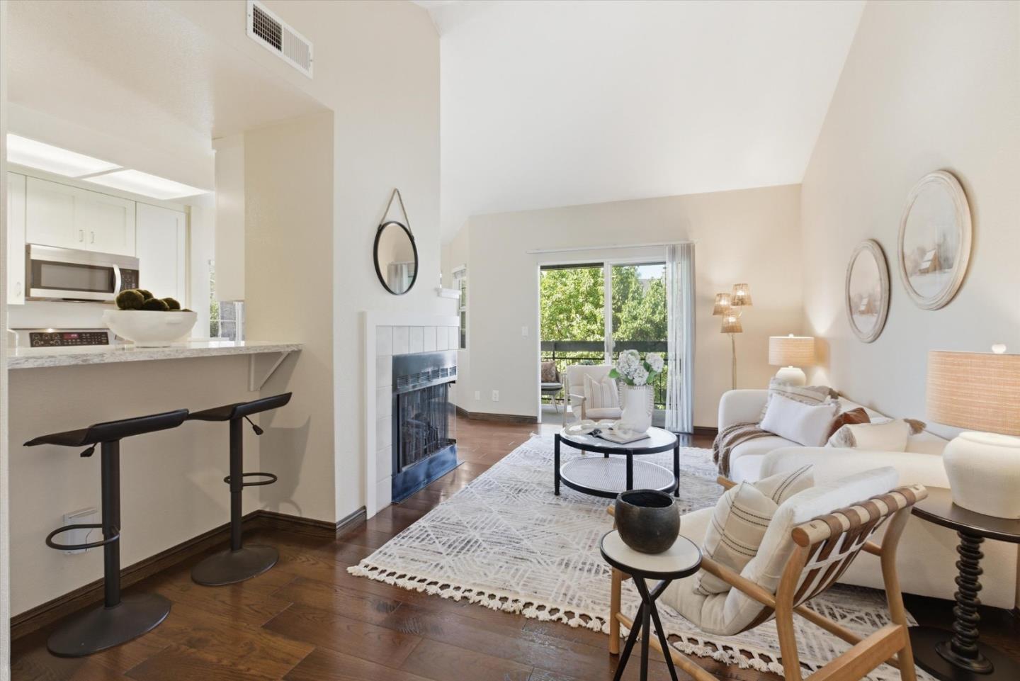 Detail Gallery Image 5 of 33 For 7595 Canyon Meadow Cir #H,  Pleasanton,  CA 94588 - 3 Beds | 2 Baths