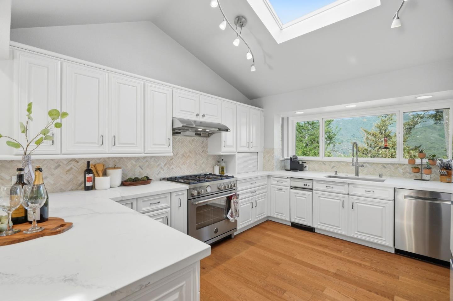 Detail Gallery Image 12 of 86 For 22108 Call of the Wild Rd, Los Gatos,  CA 95033 - 6 Beds | 5 Baths