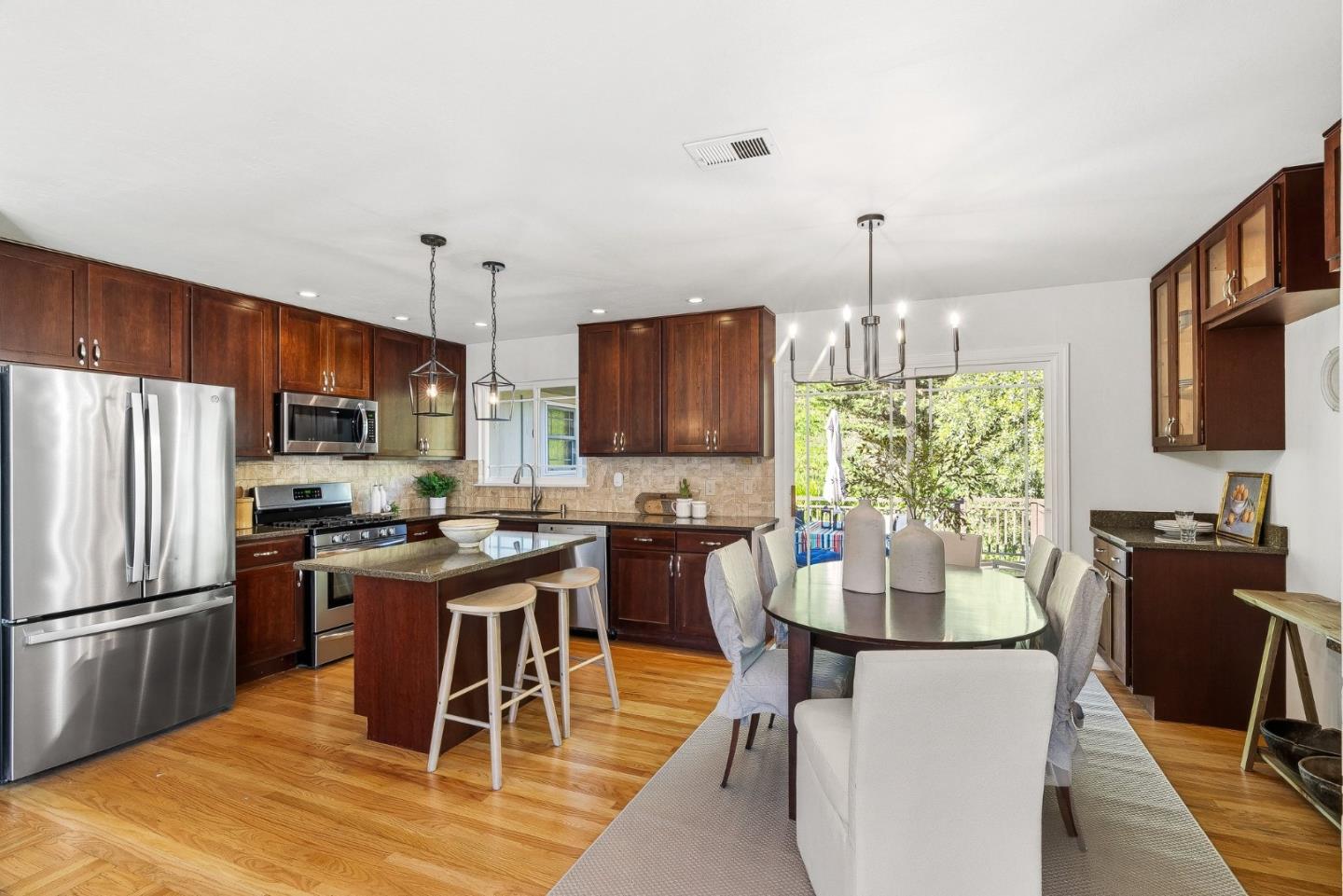 Detail Gallery Image 10 of 51 For 1176 Alicante Dr, Pacifica,  CA 94044 - 4 Beds | 3 Baths