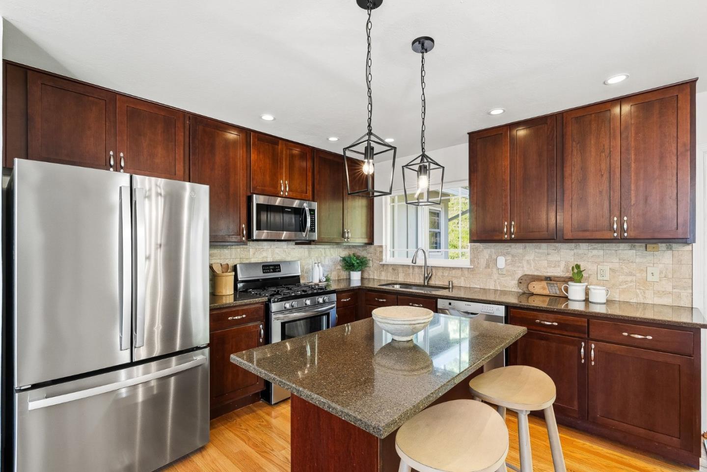 Detail Gallery Image 11 of 51 For 1176 Alicante Dr, Pacifica,  CA 94044 - 4 Beds | 3 Baths