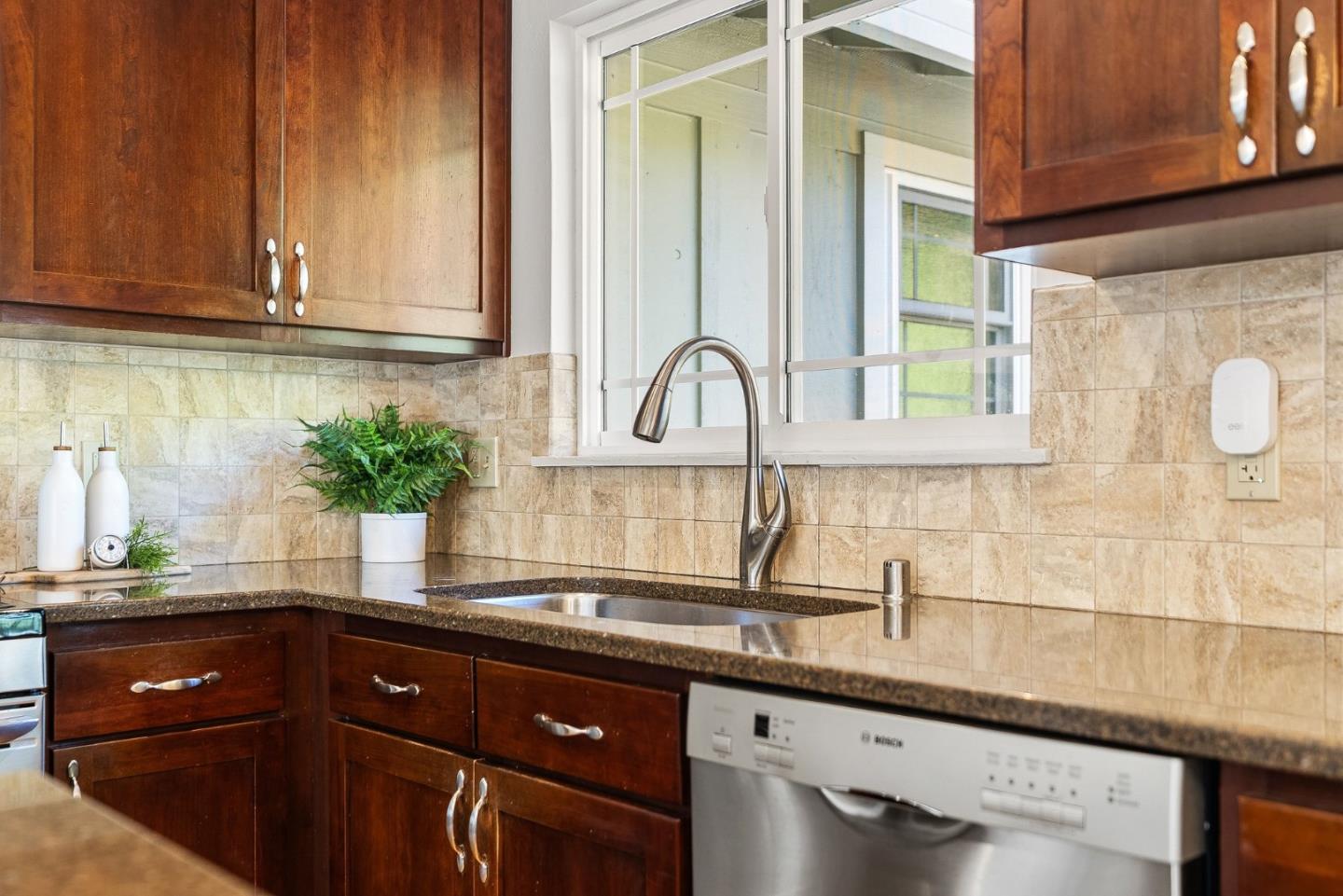 Detail Gallery Image 12 of 51 For 1176 Alicante Dr, Pacifica,  CA 94044 - 4 Beds | 3 Baths