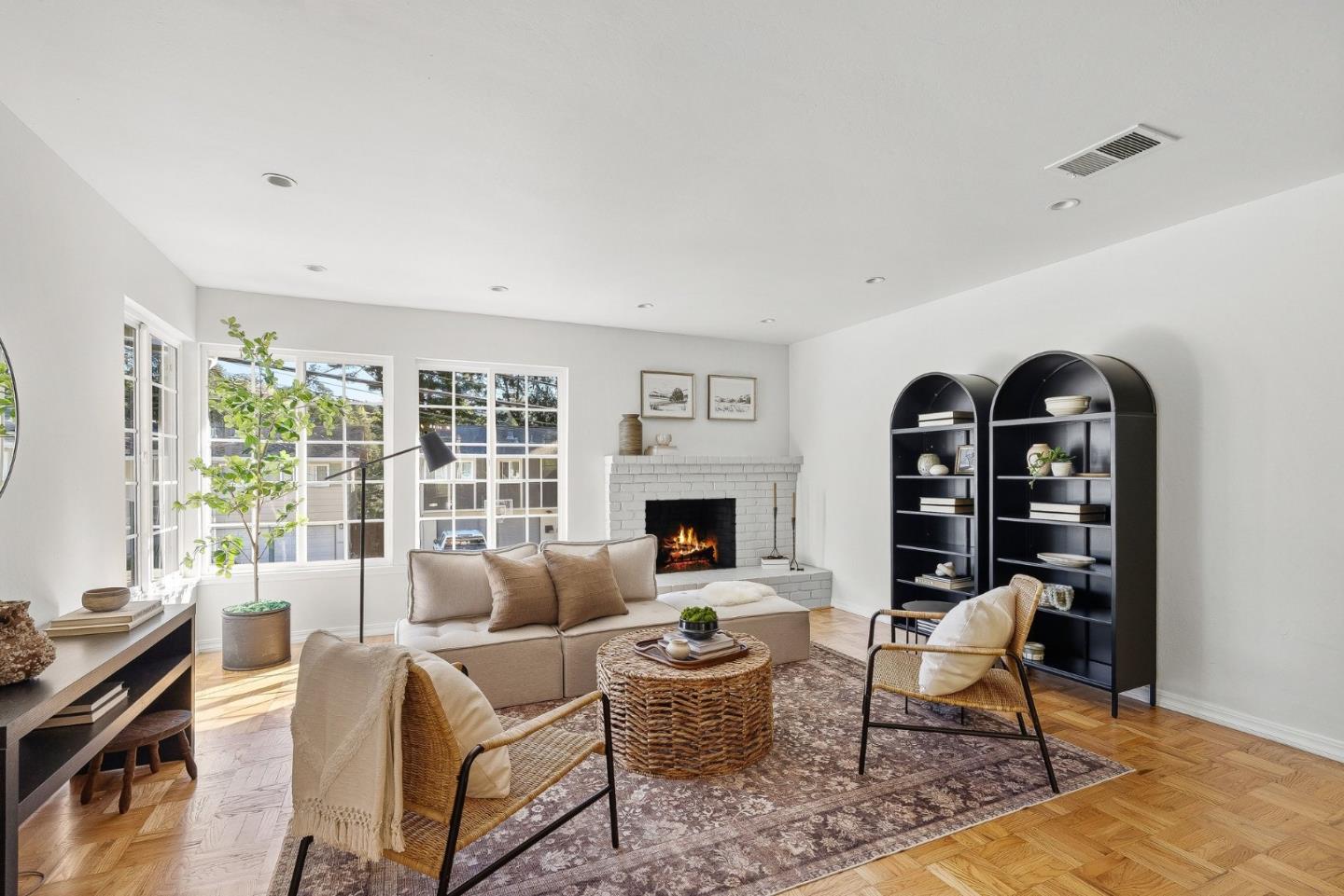 Detail Gallery Image 5 of 51 For 1176 Alicante Dr, Pacifica,  CA 94044 - 4 Beds | 3 Baths