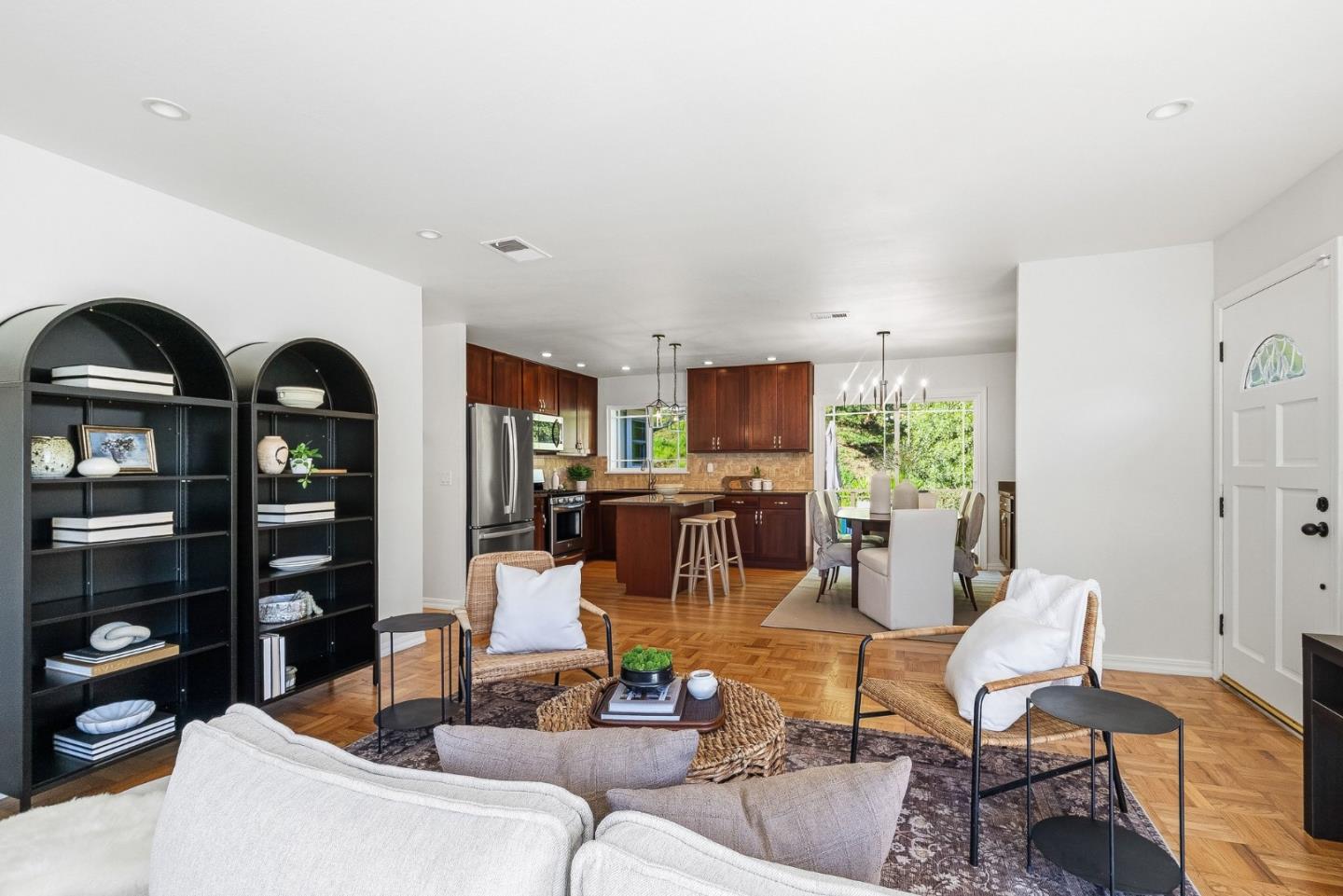 Detail Gallery Image 8 of 51 For 1176 Alicante Dr, Pacifica,  CA 94044 - 4 Beds | 3 Baths