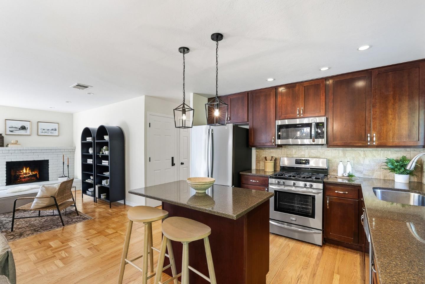 Detail Gallery Image 9 of 51 For 1176 Alicante Dr, Pacifica,  CA 94044 - 4 Beds | 3 Baths