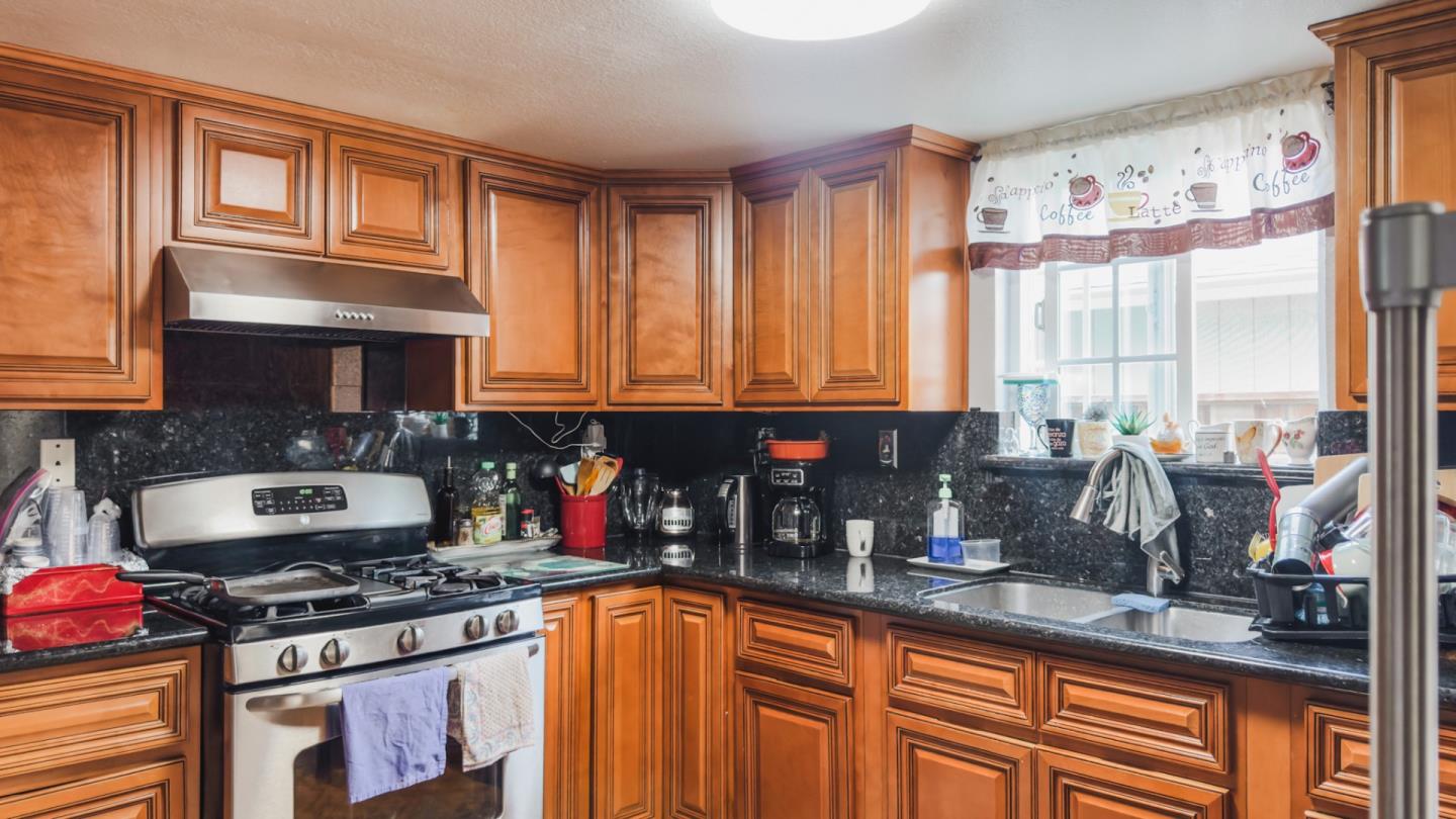 Detail Gallery Image 12 of 29 For 33520 Depot Rd, Union City,  CA 94587 - 6 Beds | 3/1 Baths