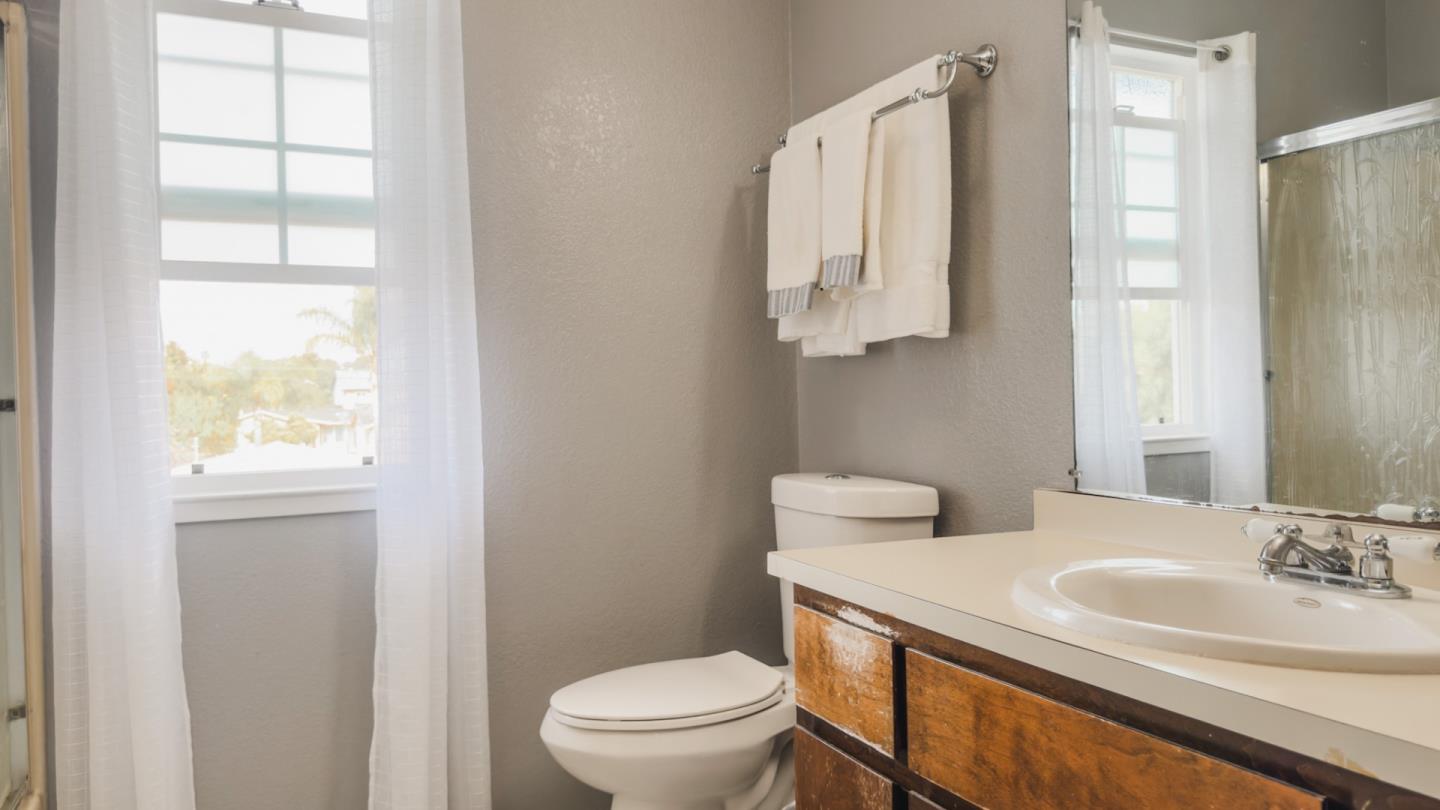 Detail Gallery Image 15 of 29 For 33520 Depot Rd, Union City,  CA 94587 - 6 Beds | 3/1 Baths