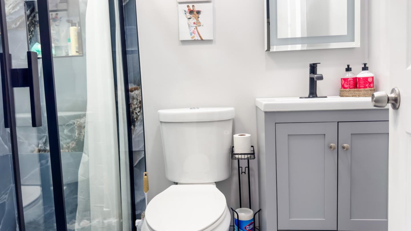 Detail Gallery Image 6 of 29 For 33520 Depot Rd, Union City,  CA 94587 - 6 Beds | 3/1 Baths