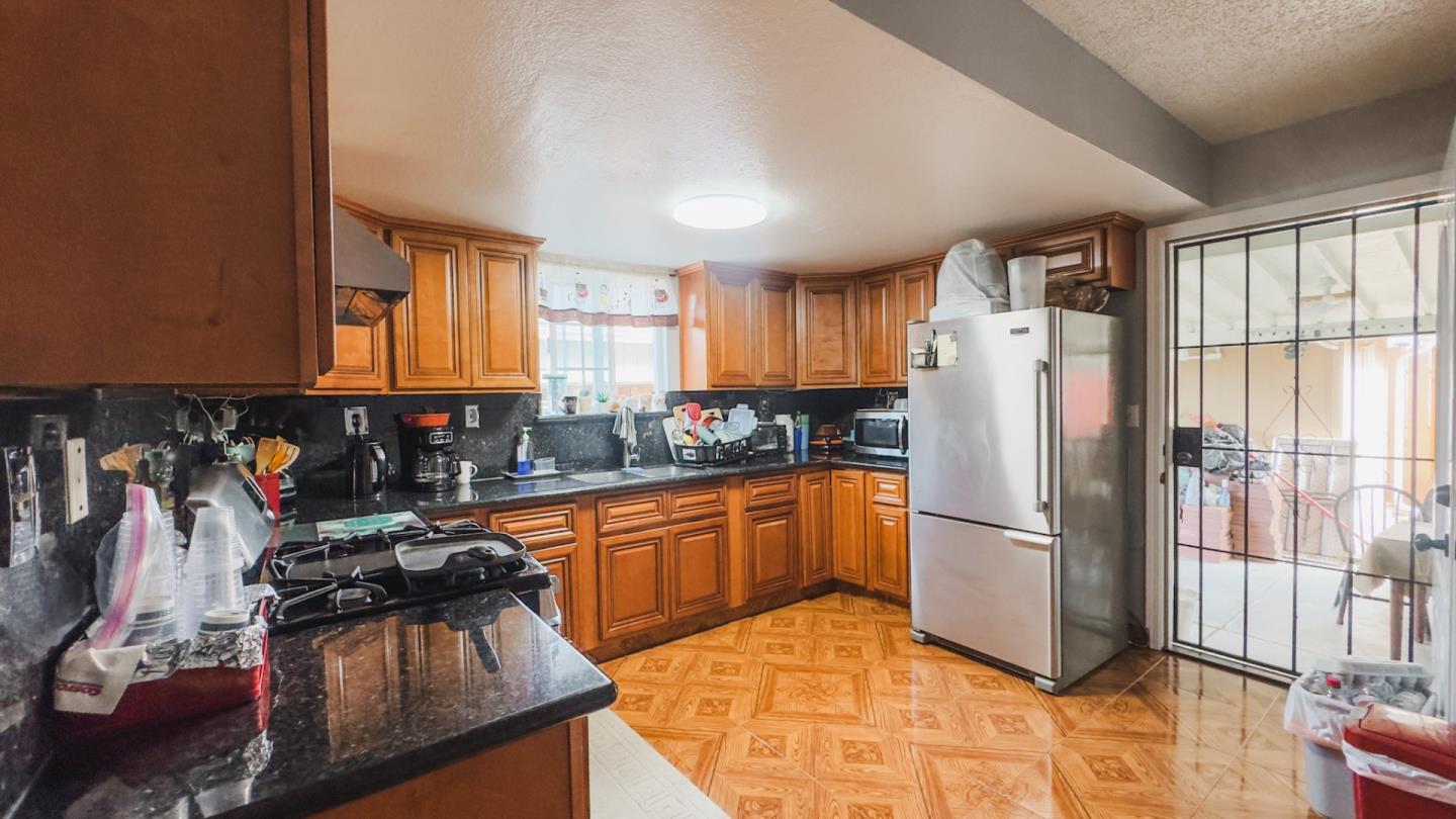 Detail Gallery Image 9 of 29 For 33520 Depot Rd, Union City,  CA 94587 - 6 Beds | 3/1 Baths