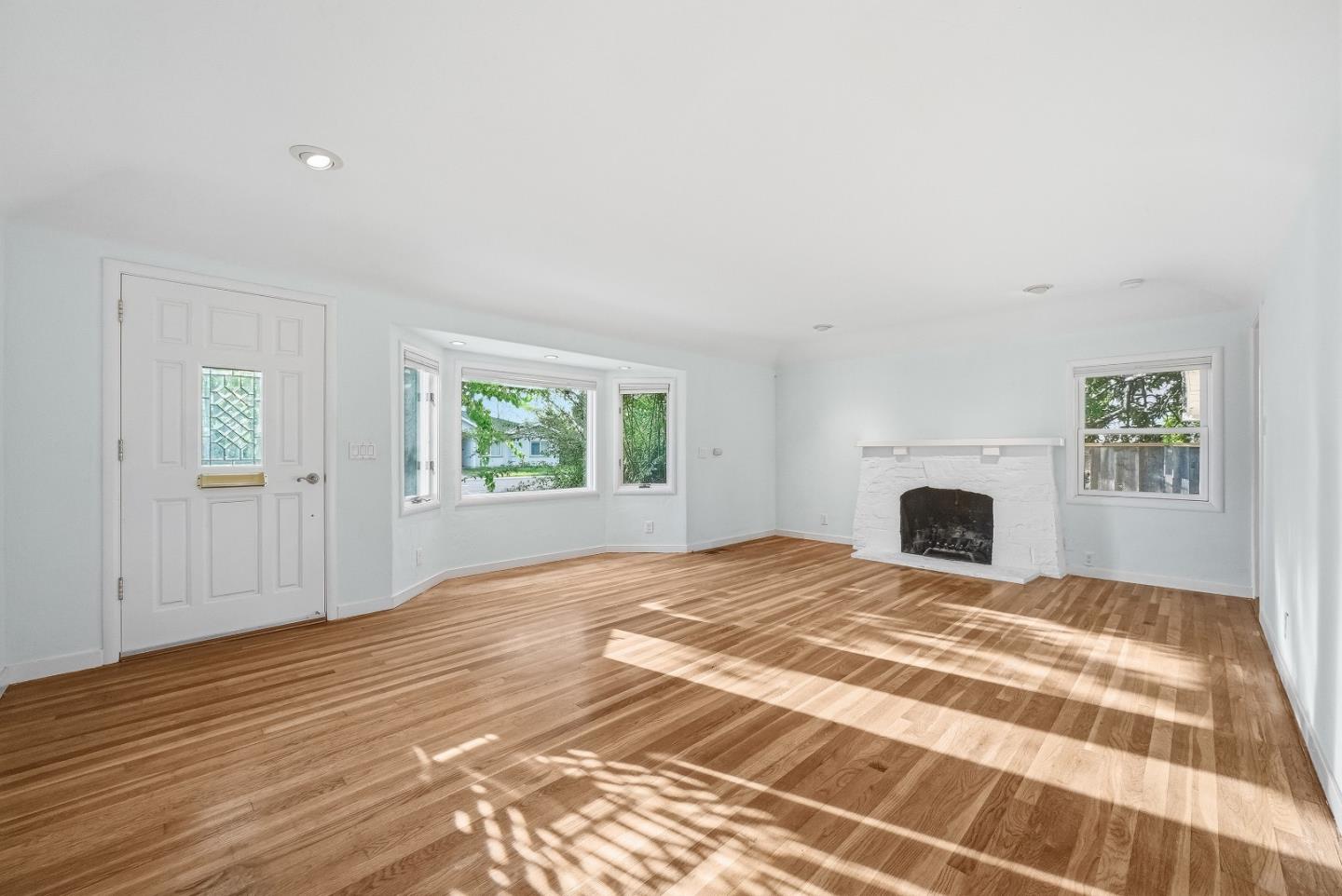 Detail Gallery Image 2 of 39 For 90 Victor Ave, Campbell,  CA 95008 - 2 Beds | 1 Baths