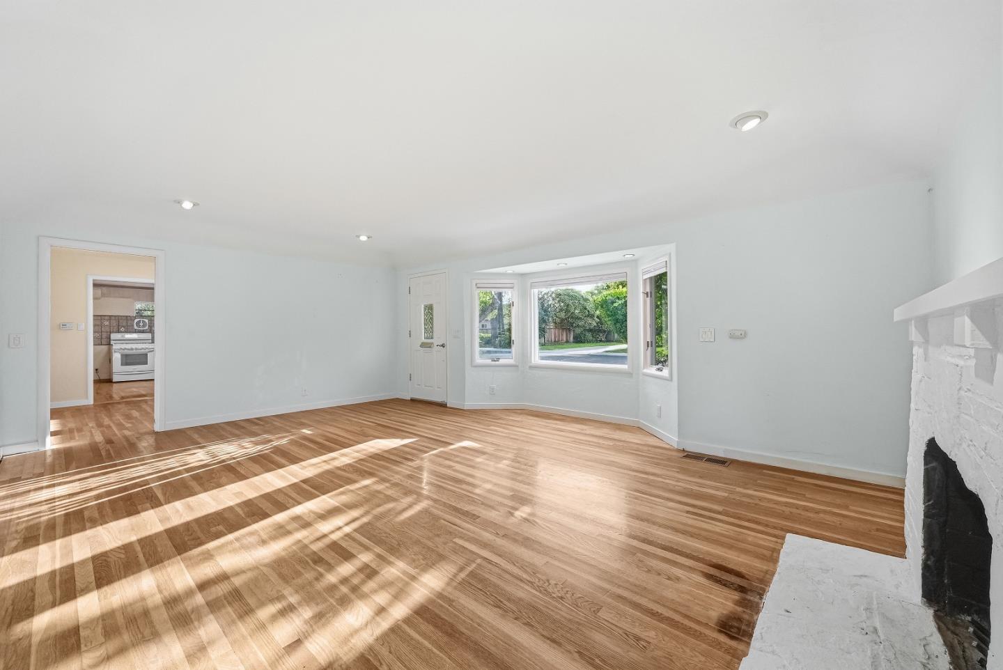 Detail Gallery Image 4 of 39 For 90 Victor Ave, Campbell,  CA 95008 - 2 Beds | 1 Baths