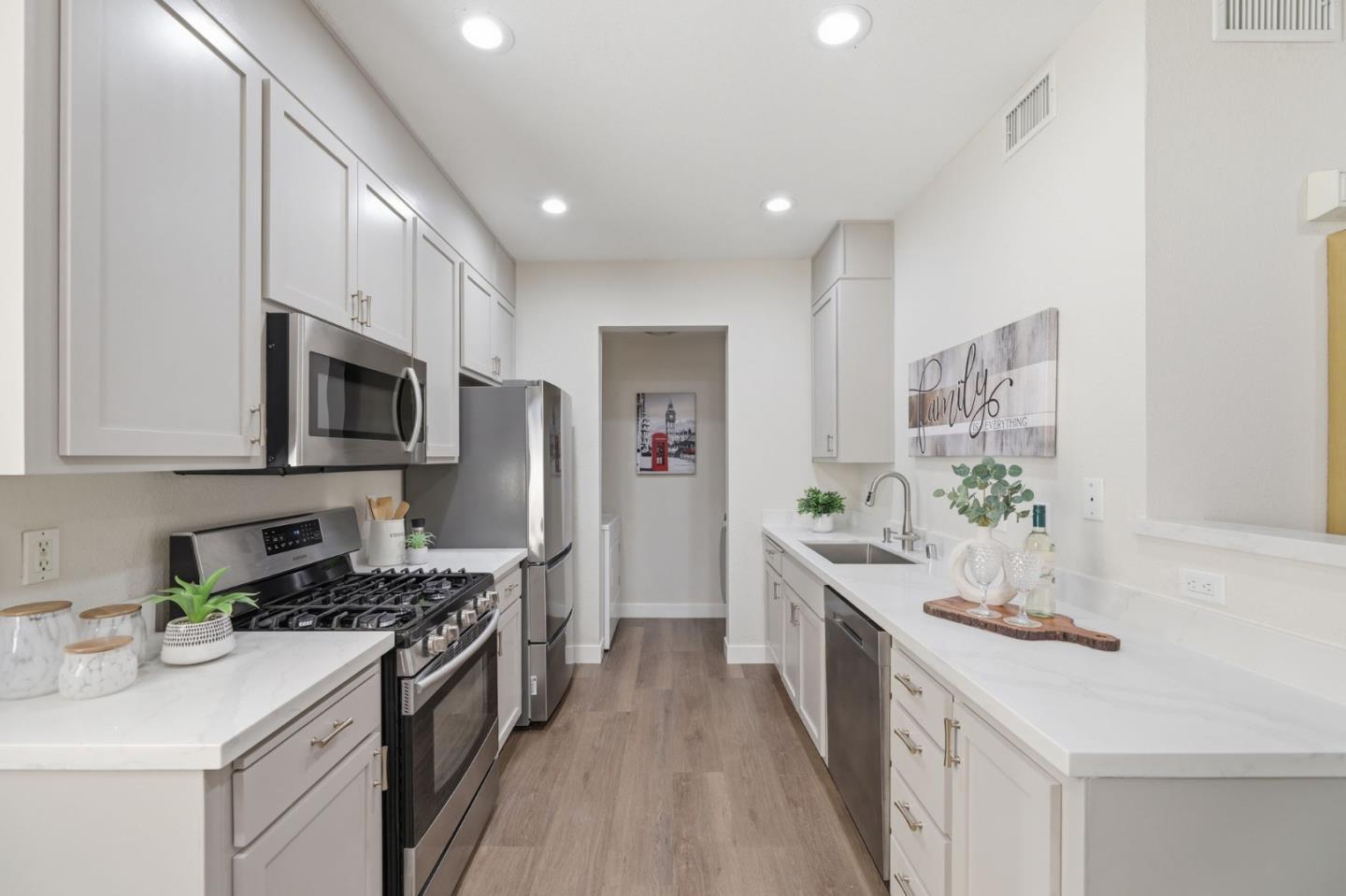 Detail Gallery Image 3 of 24 For 2177 Alum Rock Ave #111,  San Jose,  CA 95116 - 2 Beds | 2 Baths