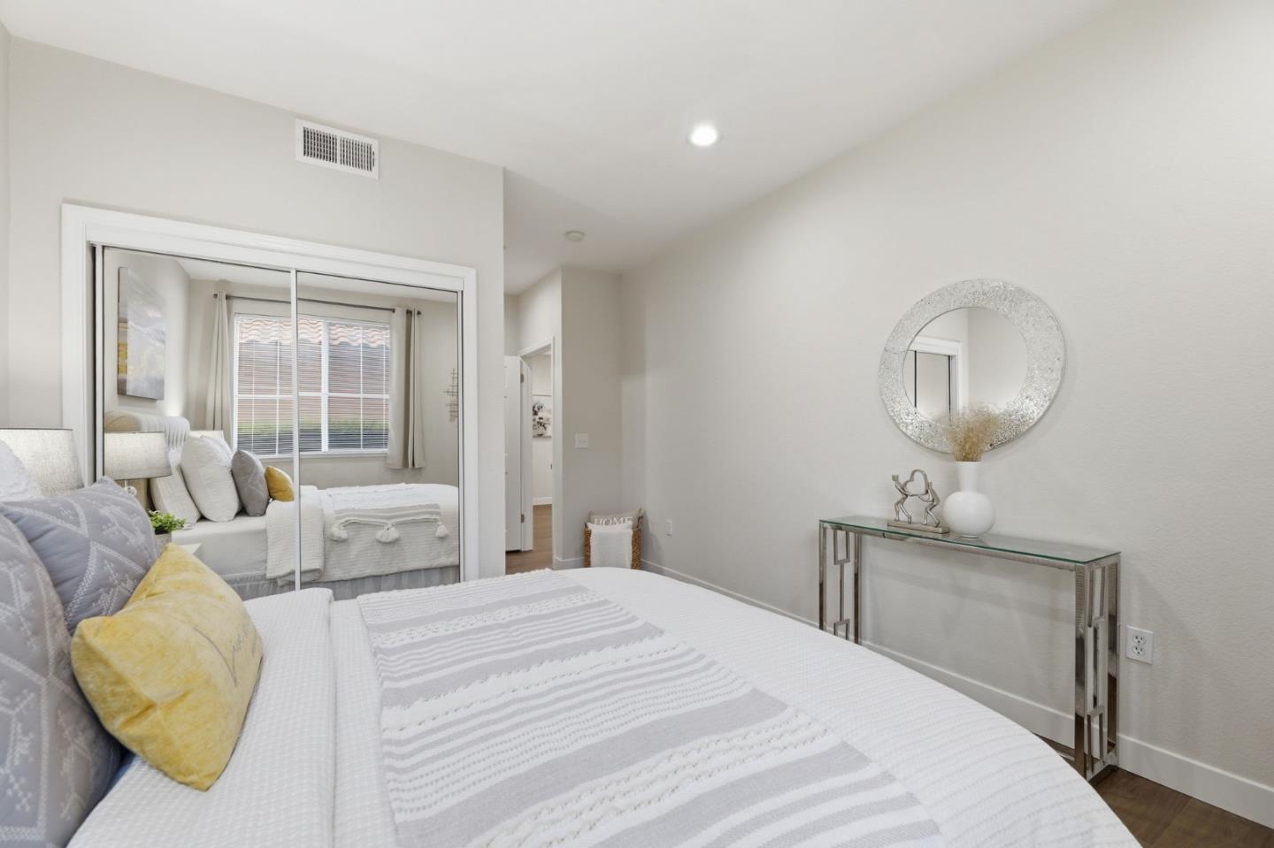 Detail Gallery Image 8 of 24 For 2177 Alum Rock Ave #111,  San Jose,  CA 95116 - 2 Beds | 2 Baths