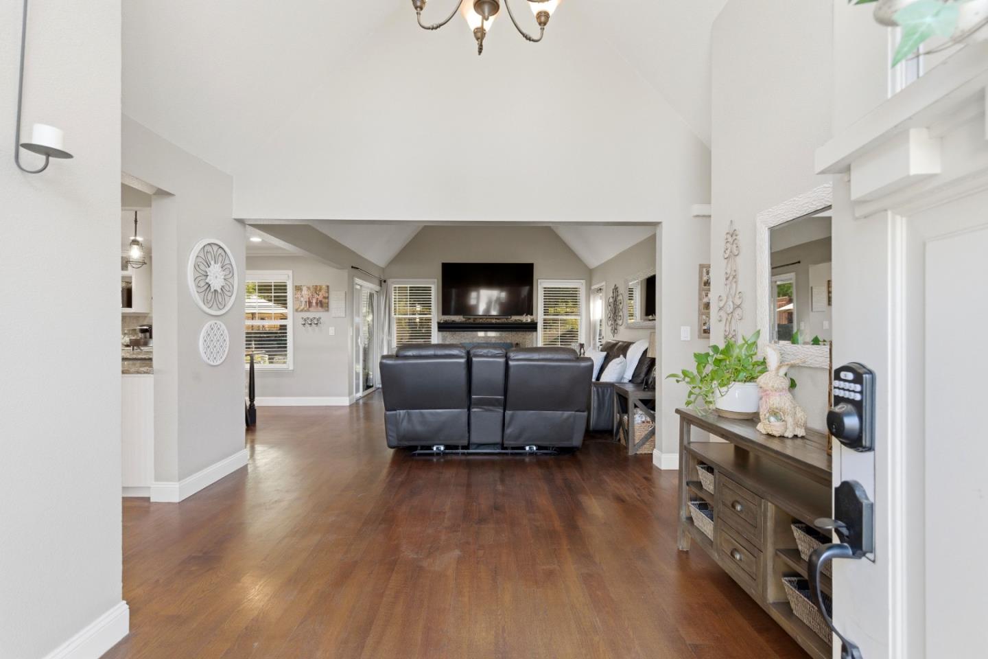 Detail Gallery Image 7 of 53 For 1035 Easy St, Morgan Hill,  CA 95037 - 3 Beds | 2 Baths