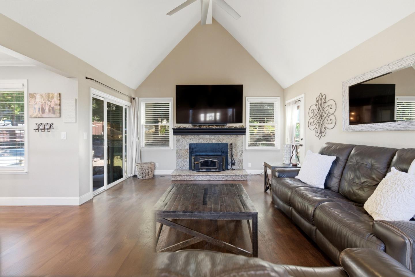 Detail Gallery Image 8 of 53 For 1035 Easy St, Morgan Hill,  CA 95037 - 3 Beds | 2 Baths