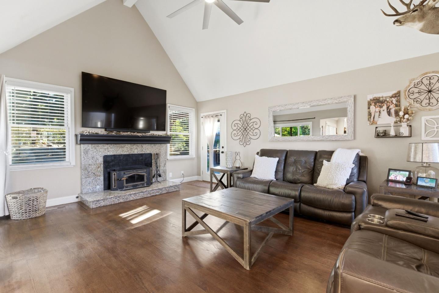 Detail Gallery Image 9 of 53 For 1035 Easy St, Morgan Hill,  CA 95037 - 3 Beds | 2 Baths