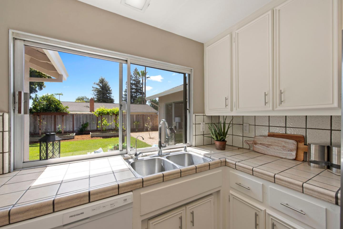 Detail Gallery Image 12 of 58 For 992 Branham Ln, San Jose,  CA 95136 - 4 Beds | 2 Baths