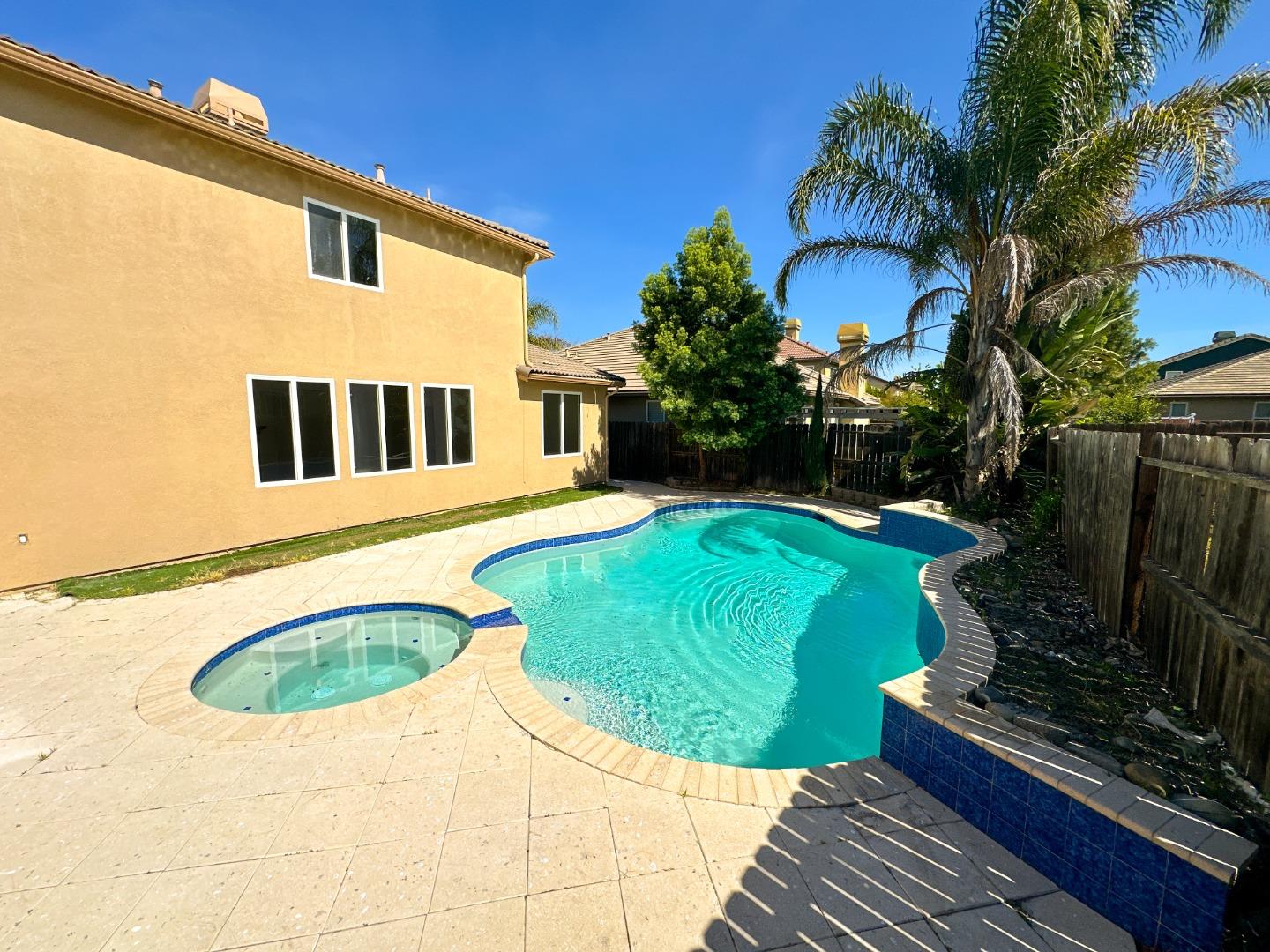 Detail Gallery Image 3 of 27 For 1444 Mendocino Creek Dr, Patterson,  CA 95363 - 5 Beds | 3 Baths