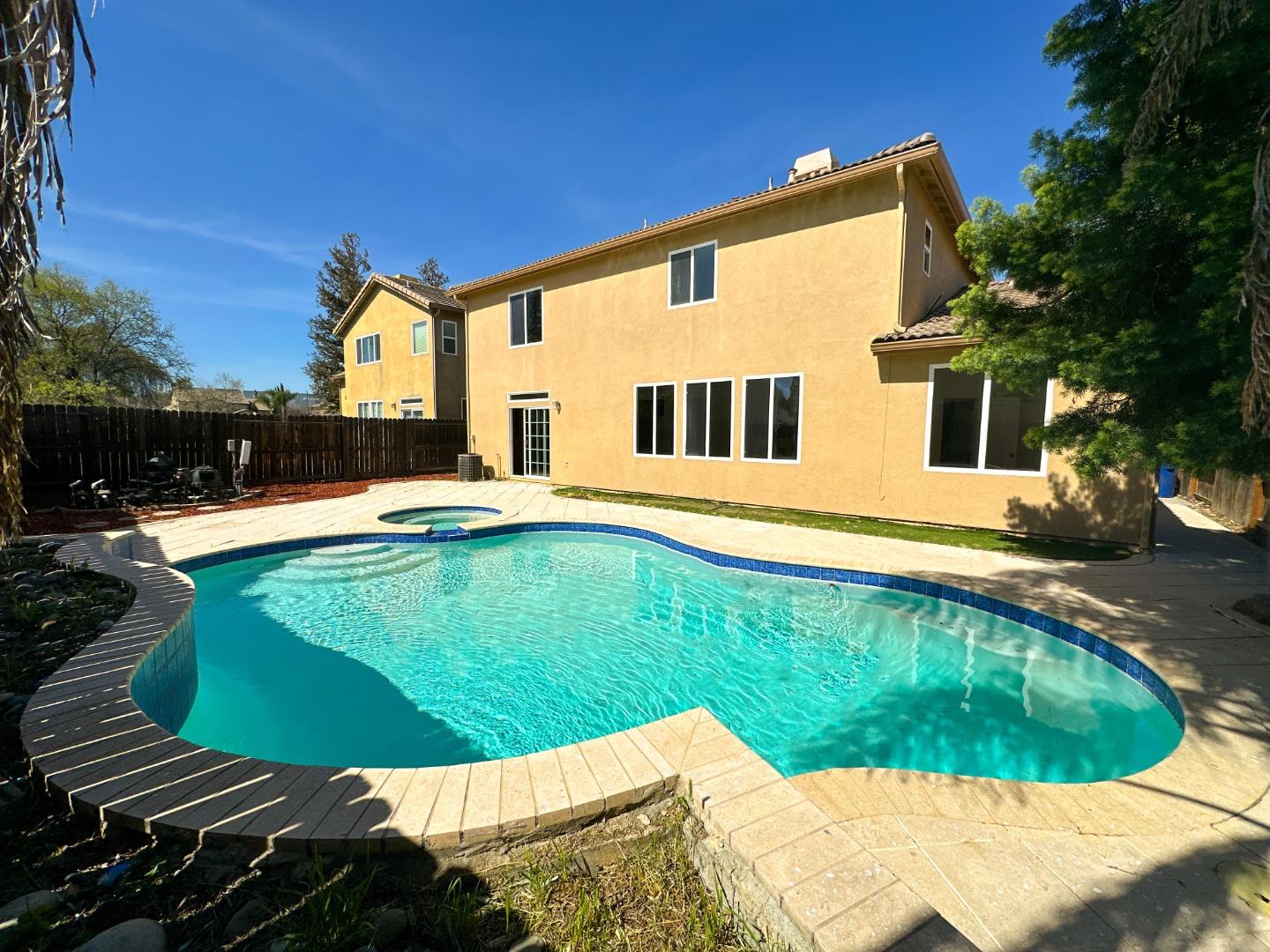 Detail Gallery Image 5 of 27 For 1444 Mendocino Creek Dr, Patterson,  CA 95363 - 5 Beds | 3 Baths