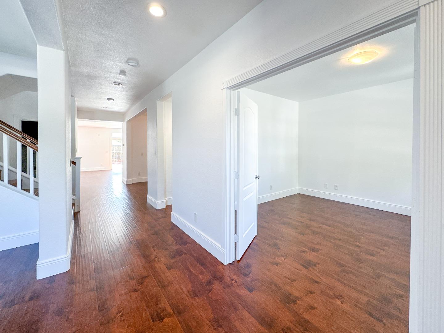 Detail Gallery Image 8 of 27 For 1444 Mendocino Creek Dr, Patterson,  CA 95363 - 5 Beds | 3 Baths