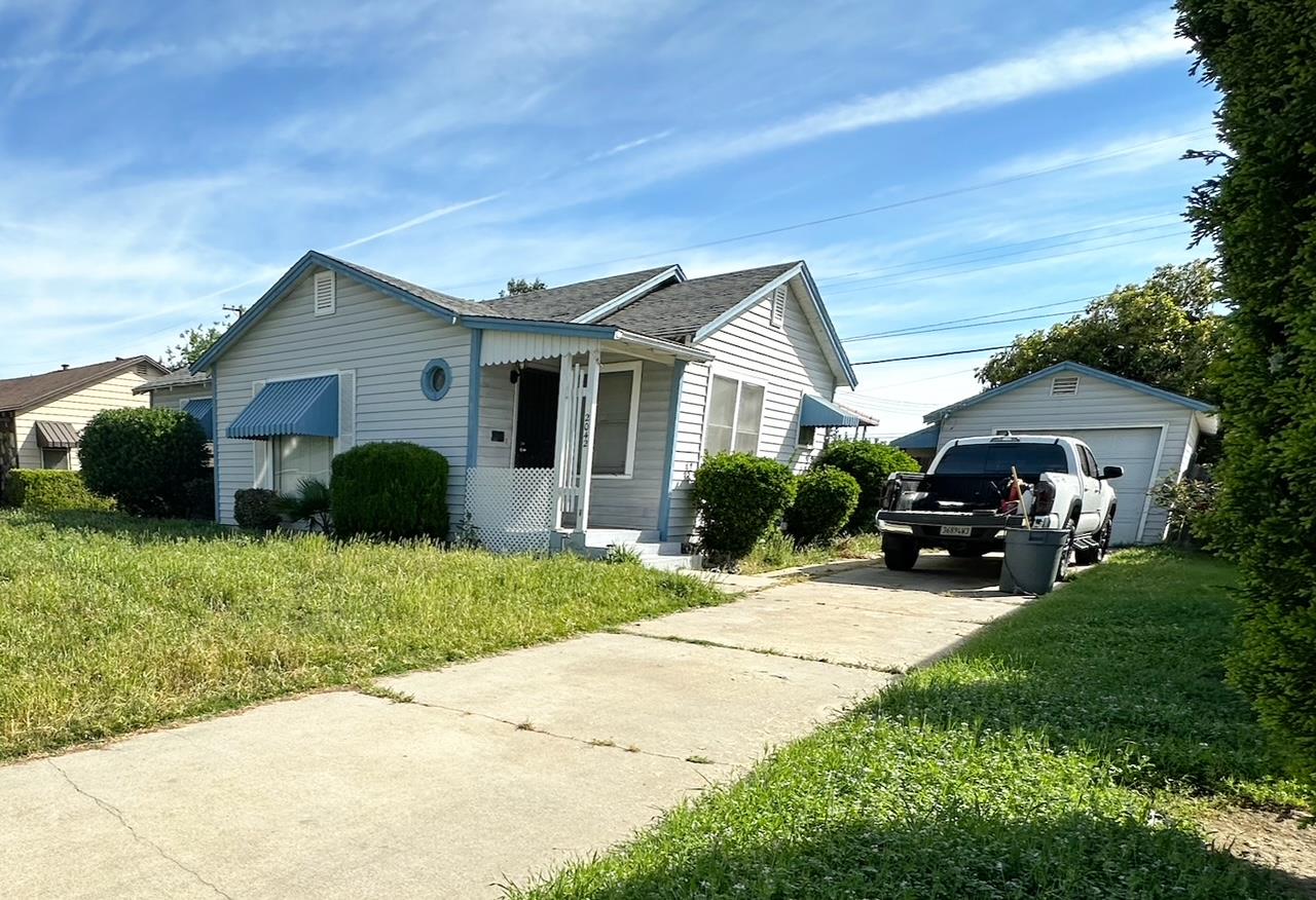 Detail Gallery Image 10 of 23 For 2042 E Mayfair, Fresno,  CA 93703 - 3 Beds | 1 Baths