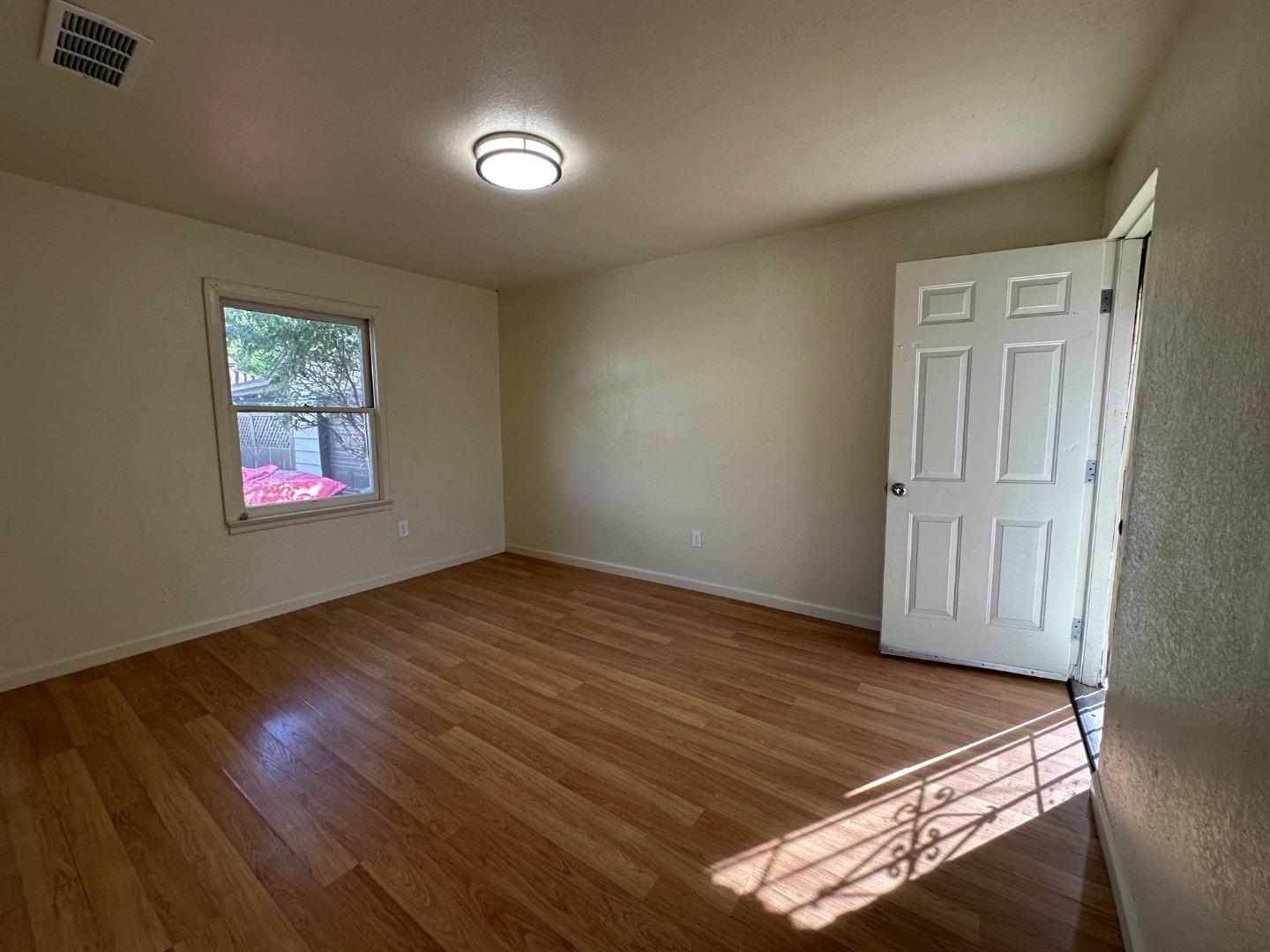 Detail Gallery Image 19 of 23 For 2042 E Mayfair, Fresno,  CA 93703 - 3 Beds | 1 Baths