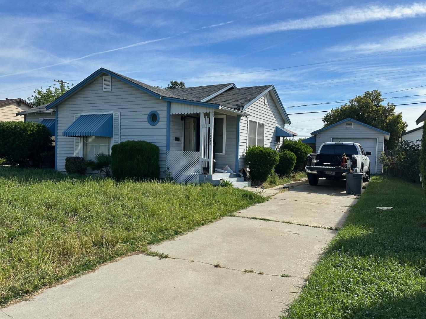 Detail Gallery Image 4 of 23 For 2042 E Mayfair, Fresno,  CA 93703 - 3 Beds | 1 Baths