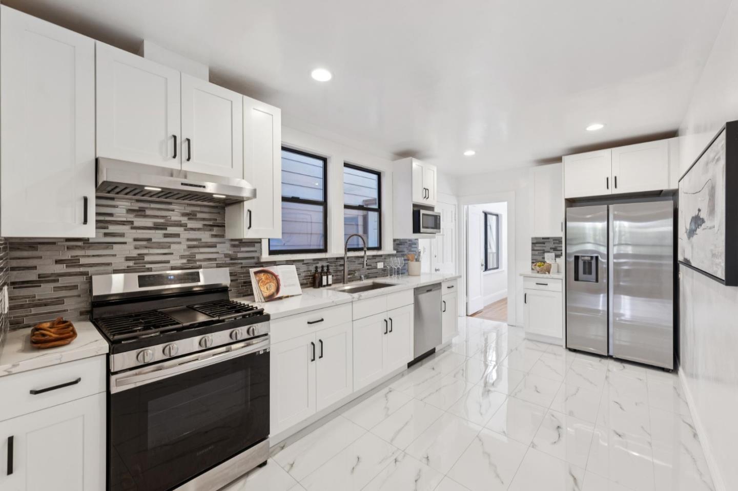 Detail Gallery Image 12 of 39 For 655 39th Ave, San Francisco,  CA 94121 - 4 Beds | 3 Baths