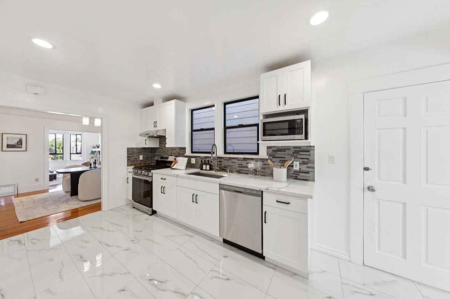 Detail Gallery Image 13 of 39 For 655 39th Ave, San Francisco,  CA 94121 - 4 Beds | 3 Baths