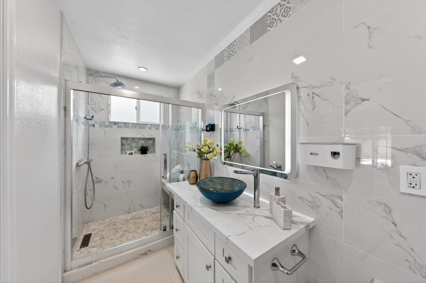 Detail Gallery Image 11 of 27 For 184 Sun Blossom Dr, San Jose,  CA 95123 - 4 Beds | 3 Baths