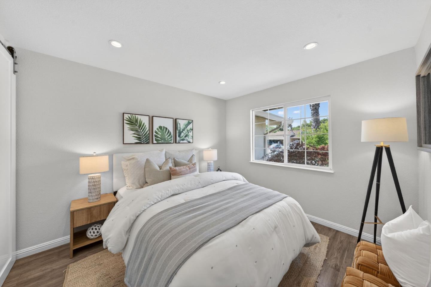 Detail Gallery Image 13 of 27 For 184 Sun Blossom Dr, San Jose,  CA 95123 - 4 Beds | 3 Baths