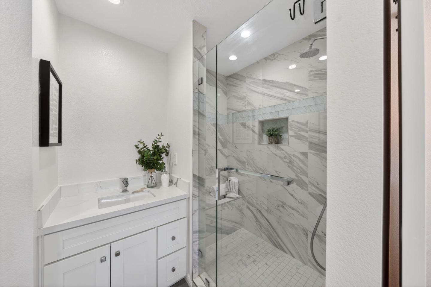 Detail Gallery Image 15 of 27 For 184 Sun Blossom Dr, San Jose,  CA 95123 - 4 Beds | 3 Baths