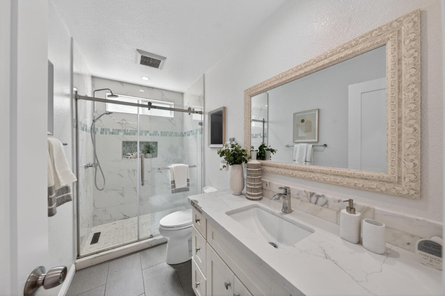 Detail Gallery Image 19 of 27 For 184 Sun Blossom Dr, San Jose,  CA 95123 - 4 Beds | 3 Baths