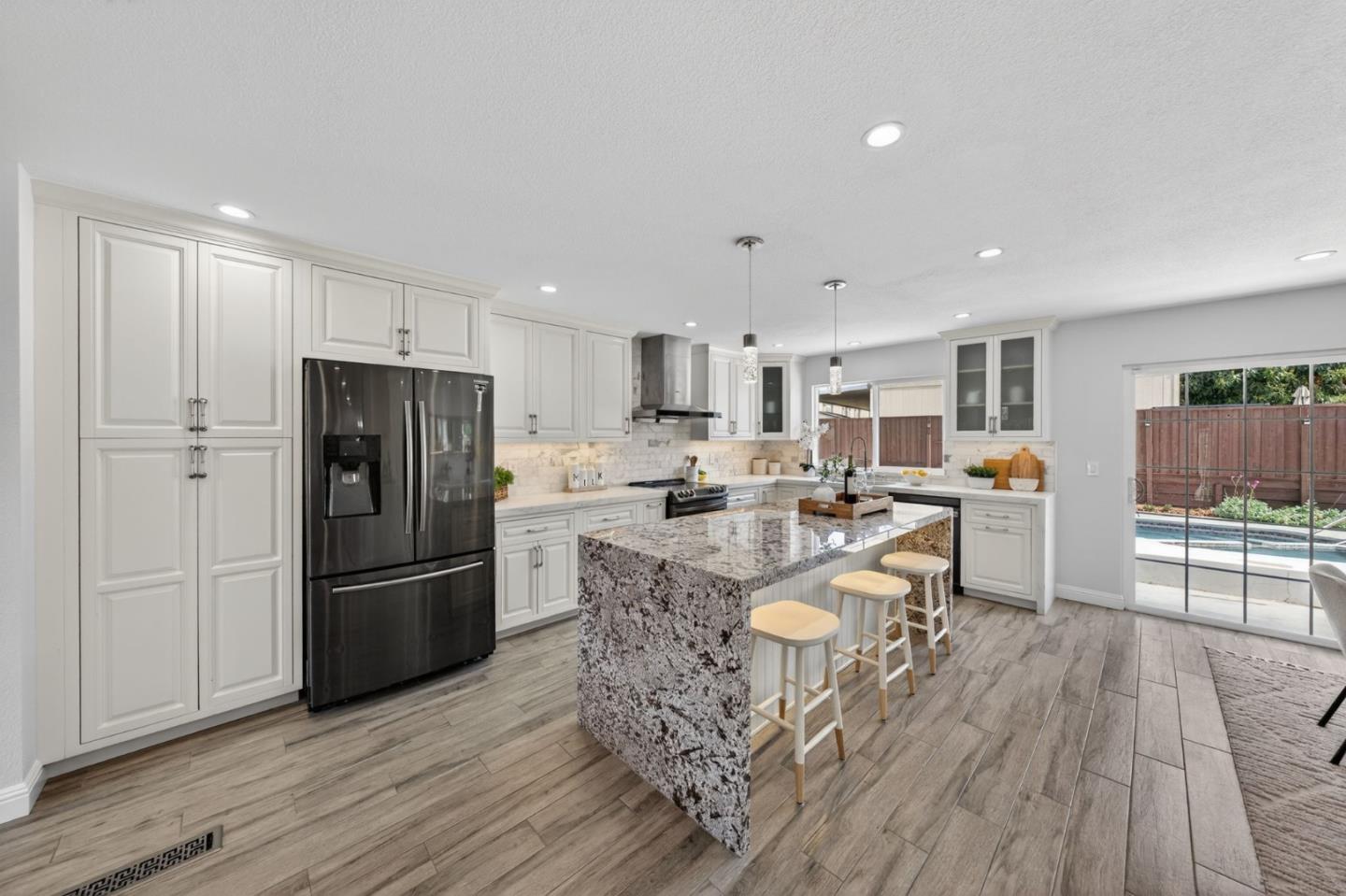 Detail Gallery Image 3 of 27 For 184 Sun Blossom Dr, San Jose,  CA 95123 - 4 Beds | 3 Baths