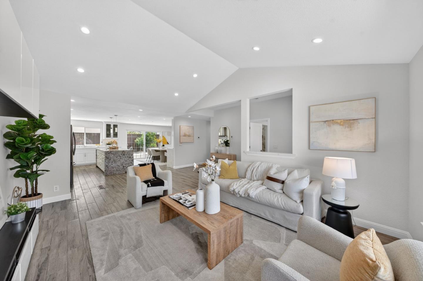 Detail Gallery Image 7 of 27 For 184 Sun Blossom Dr, San Jose,  CA 95123 - 4 Beds | 3 Baths