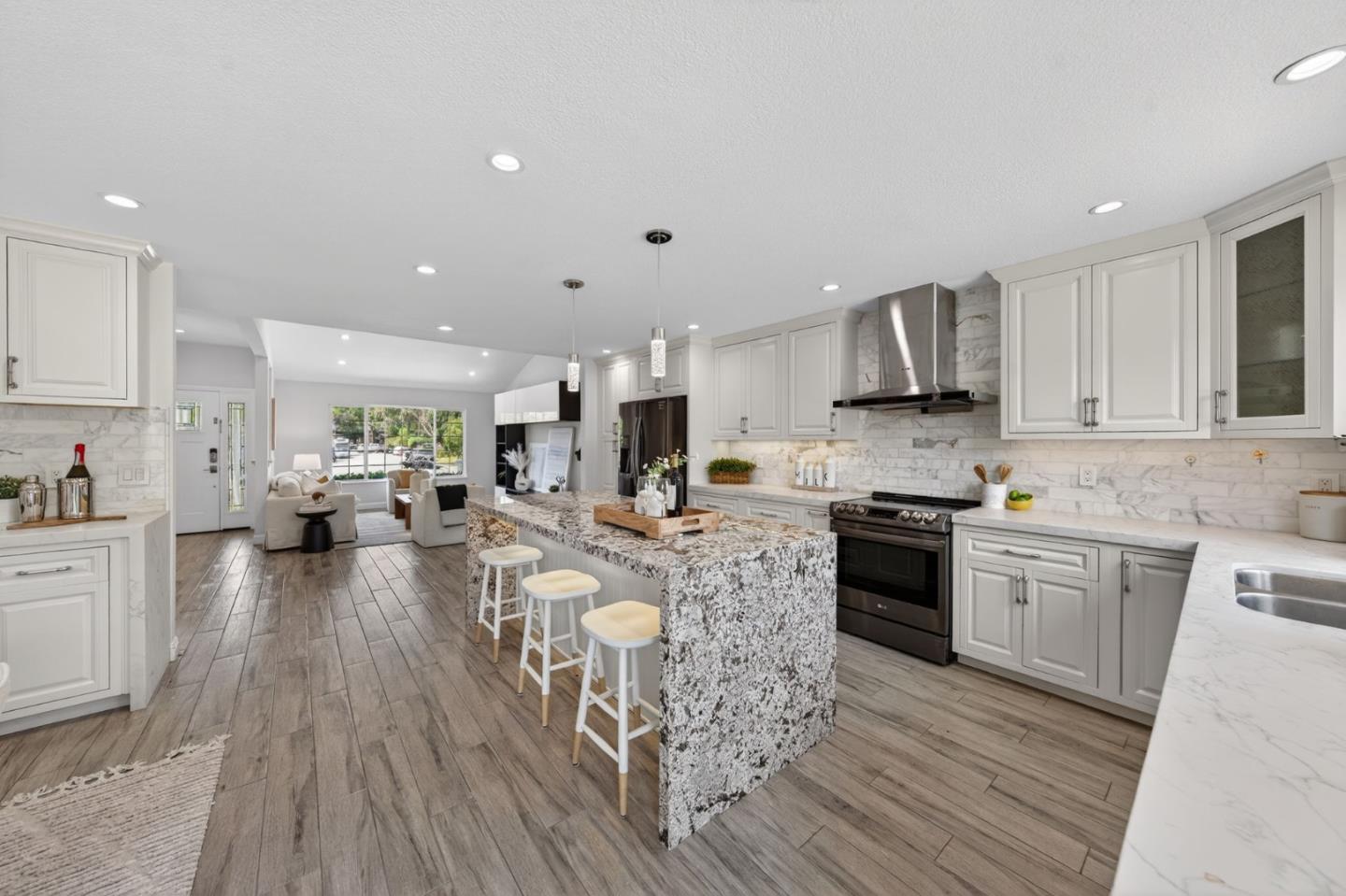 Detail Gallery Image 8 of 27 For 184 Sun Blossom Dr, San Jose,  CA 95123 - 4 Beds | 3 Baths