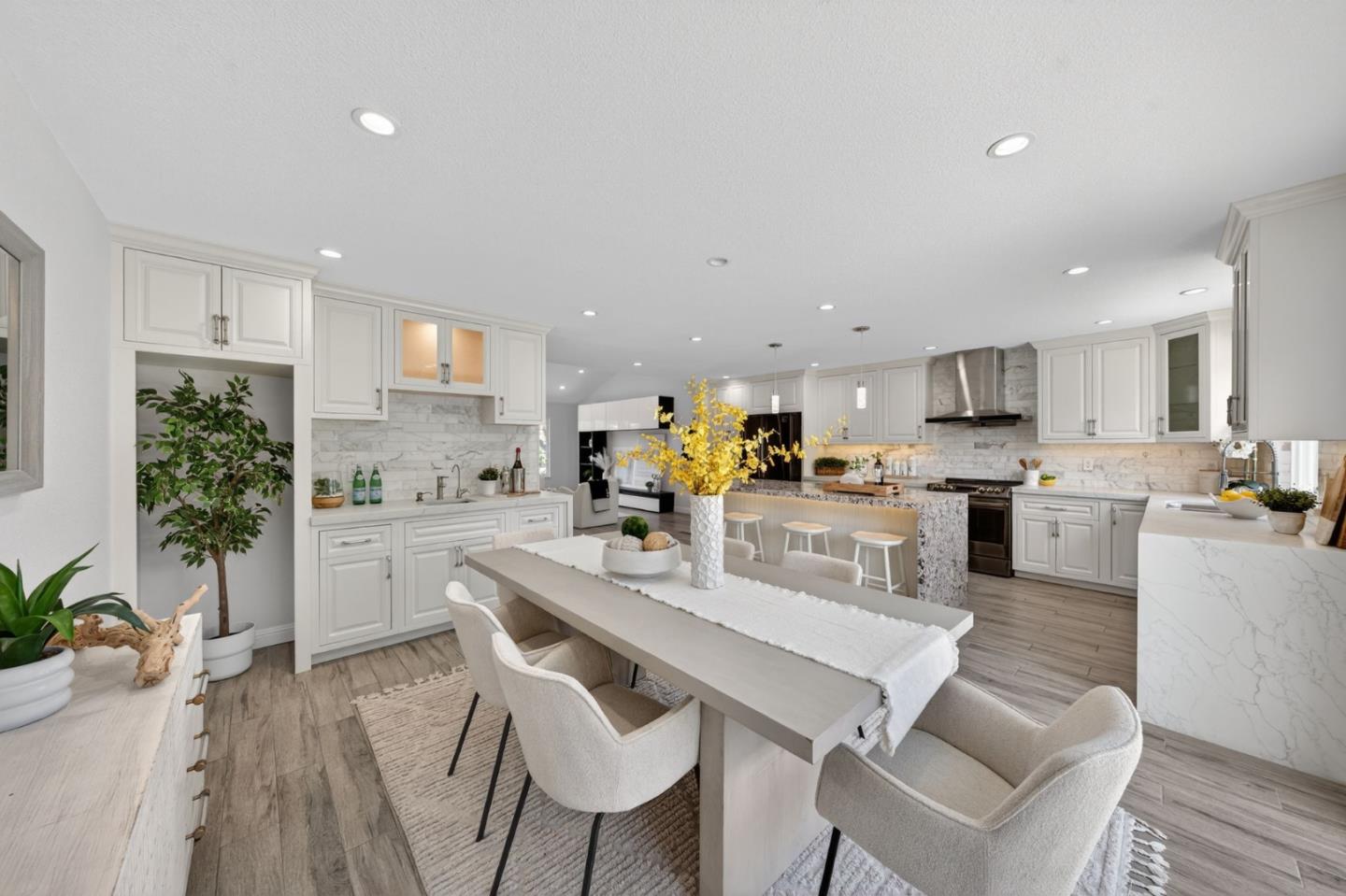 Detail Gallery Image 9 of 27 For 184 Sun Blossom Dr, San Jose,  CA 95123 - 4 Beds | 3 Baths