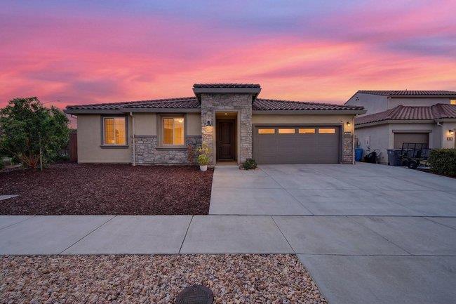 Detail Gallery Image 2 of 42 For 3088 Palomino Way, Hollister,  CA 95023 - 4 Beds | 2/1 Baths